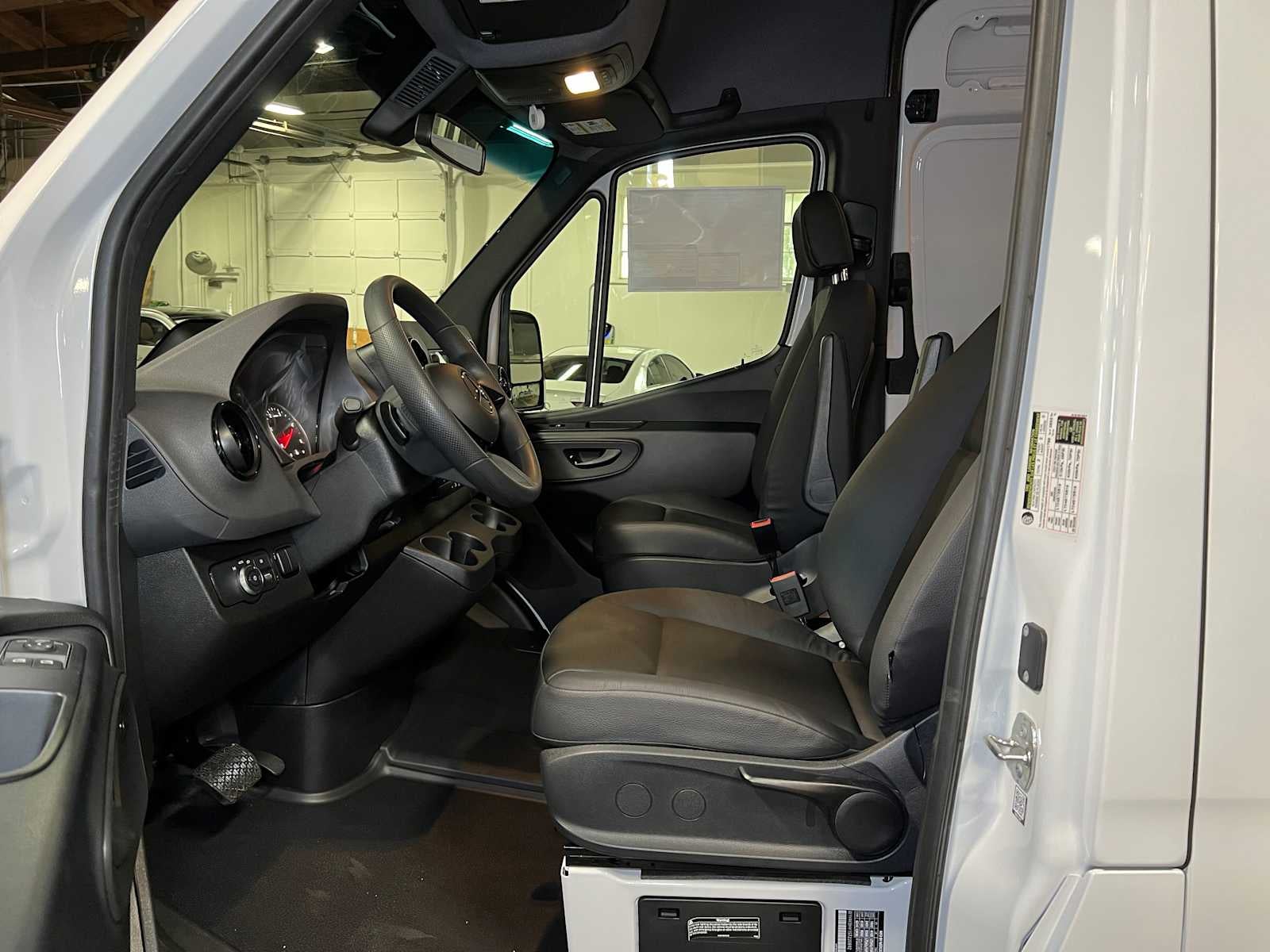 2025 Mercedes-Benz Sprinter 2500 Standard Roof I4 Diesel 144" RWD