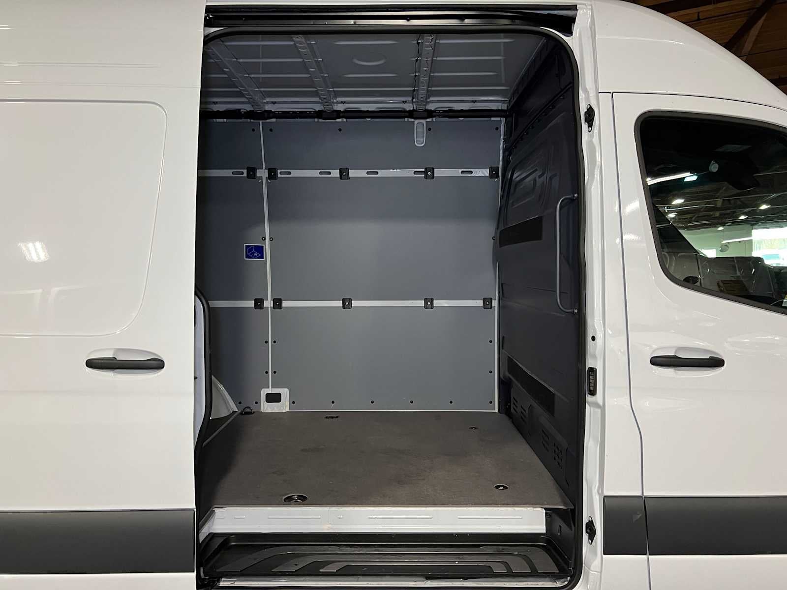 2025 Mercedes-Benz Sprinter 2500 Standard Roof I4 Diesel 144" RWD