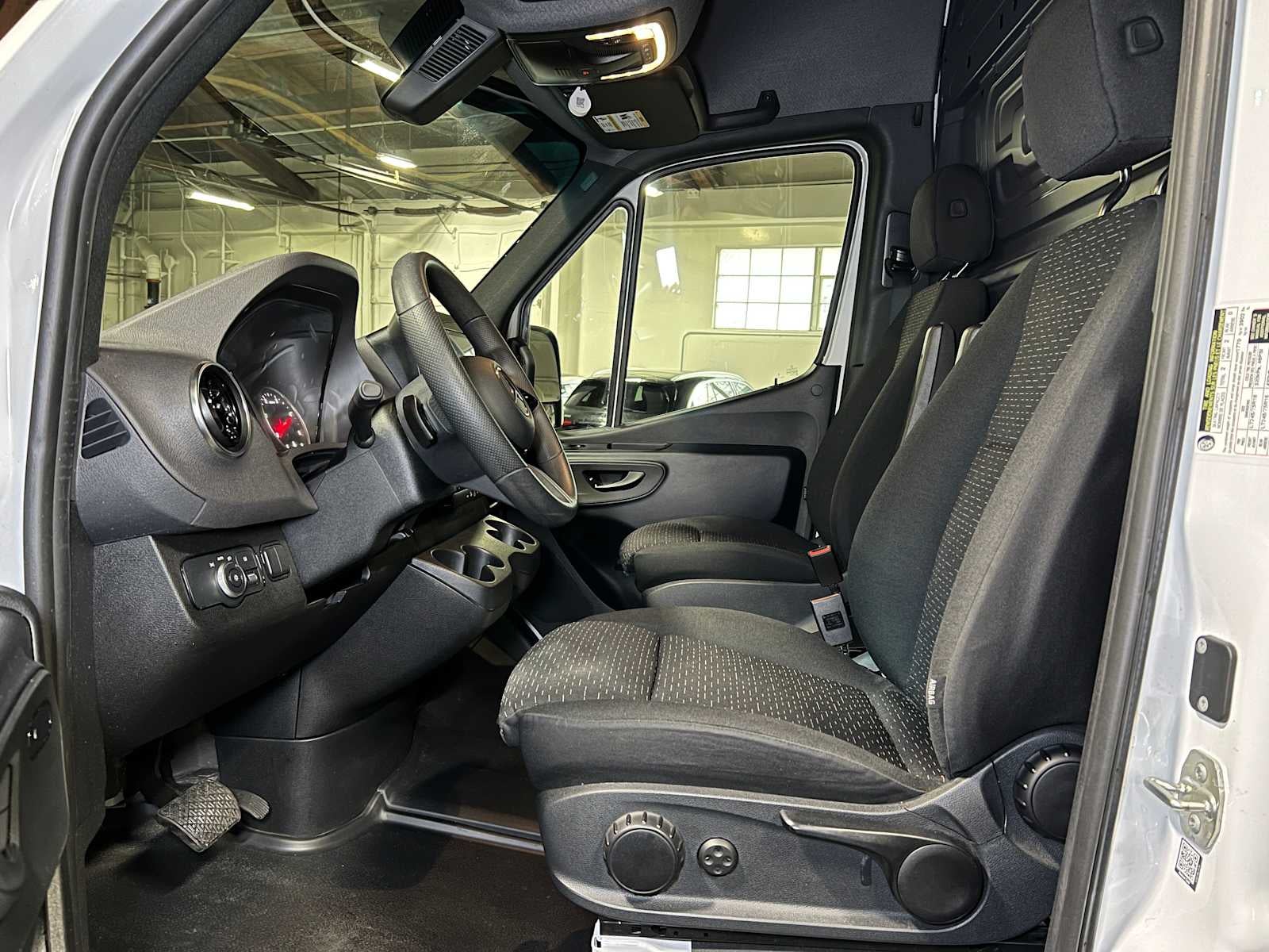 2025 Mercedes-Benz Sprinter 2500 Standard Roof I4 Diesel 144" RWD