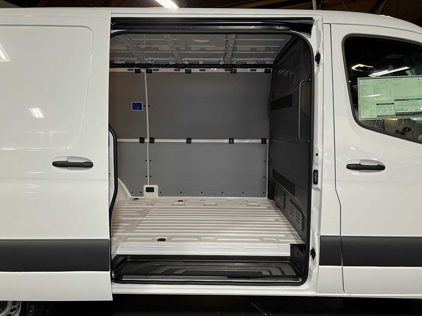 2025 Mercedes-Benz Sprinter 2500 Standard Roof I4 Diesel 144" RWD