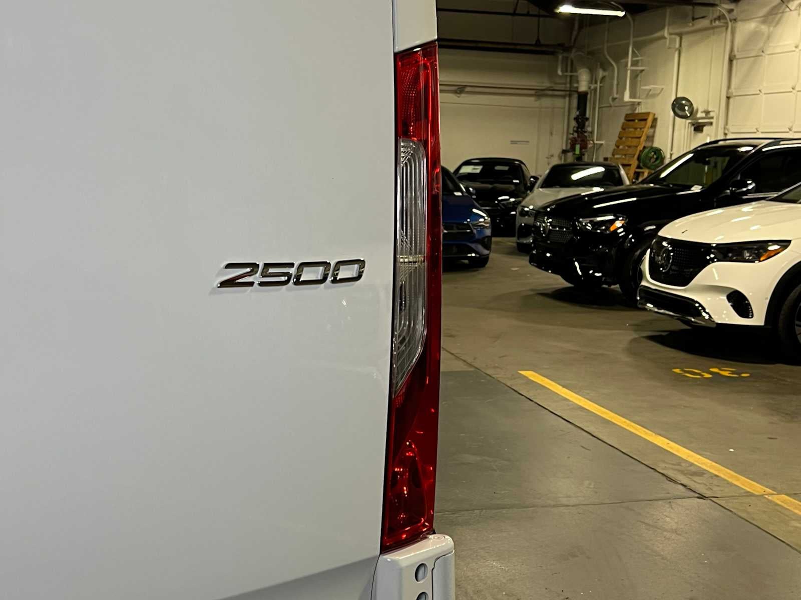 2025 Mercedes-Benz Sprinter 2500 Standard Roof I4 Diesel 144" RWD