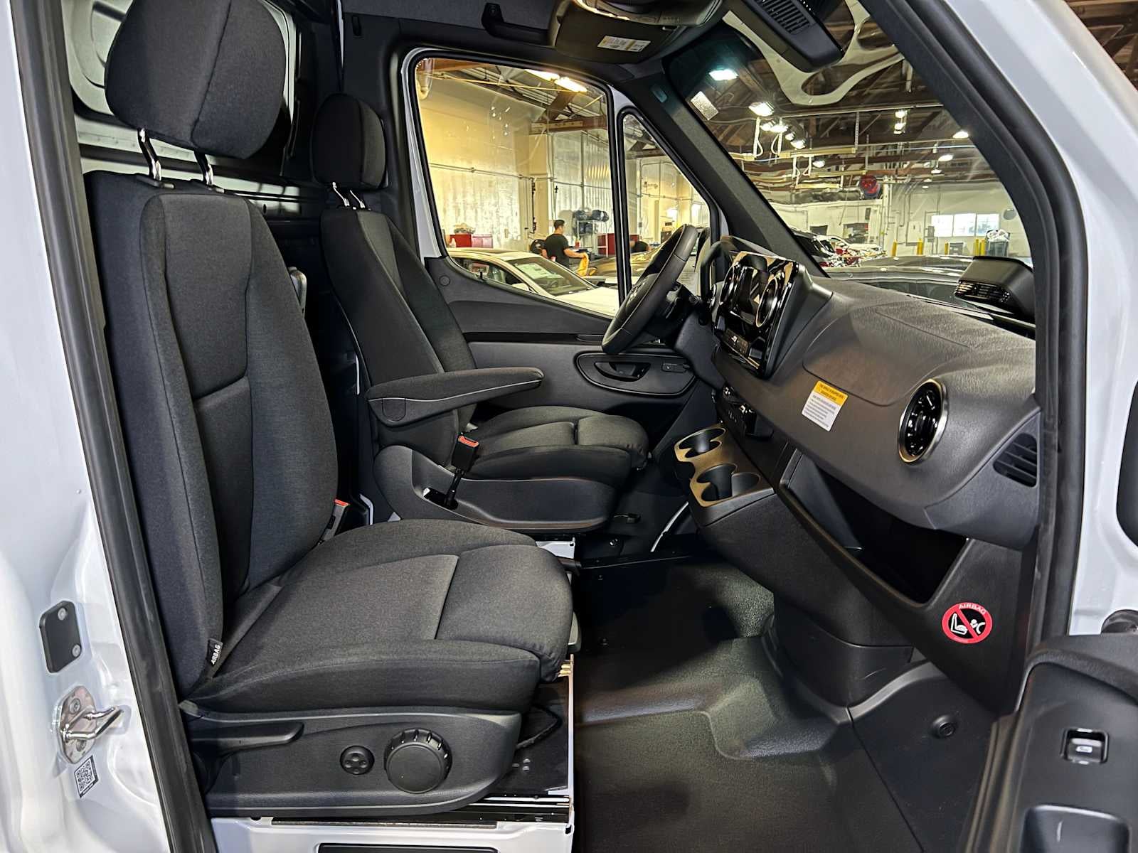 2025 Mercedes-Benz Sprinter 2500 Standard Roof I4 Diesel 144" RWD