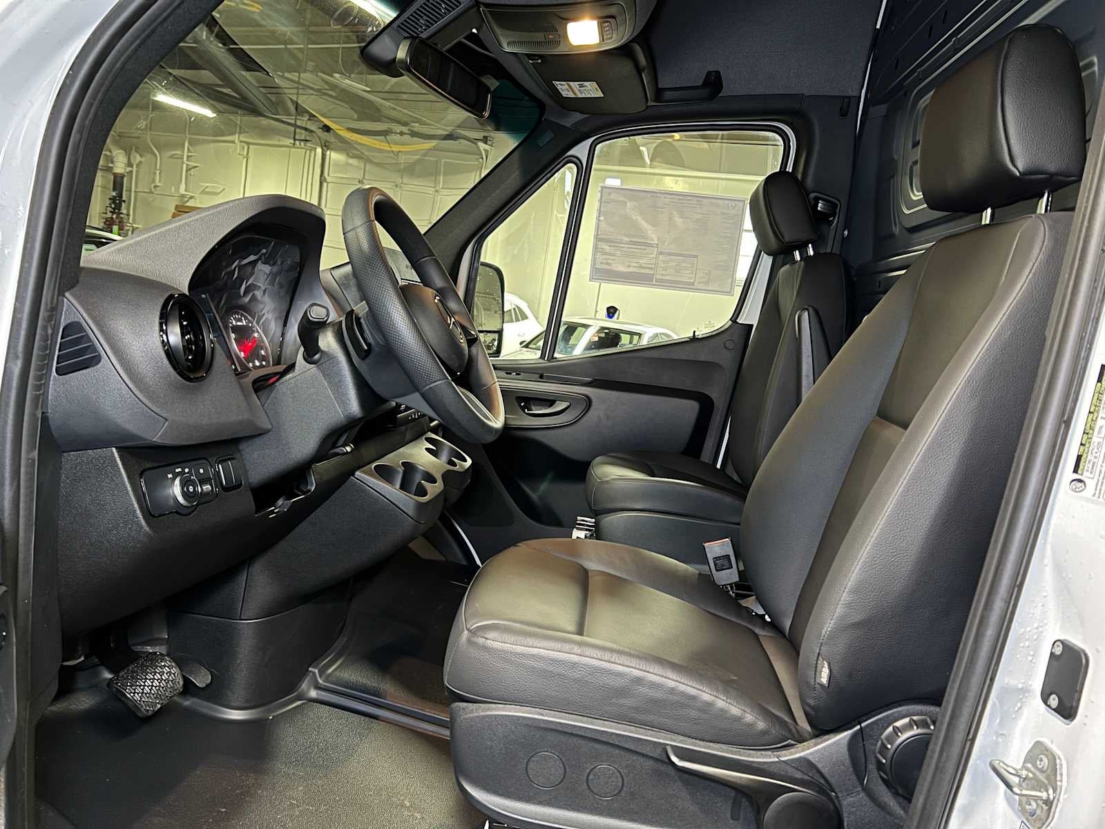 2025 Mercedes-Benz Sprinter 2500 Standard Roof I4 Diesel 144" RWD