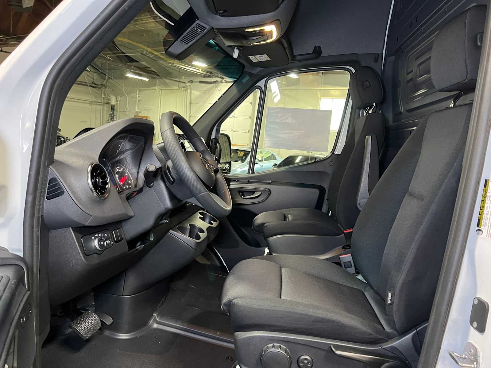 2025 Mercedes-Benz Sprinter 2500 Standard Roof I4 Diesel 144" RWD