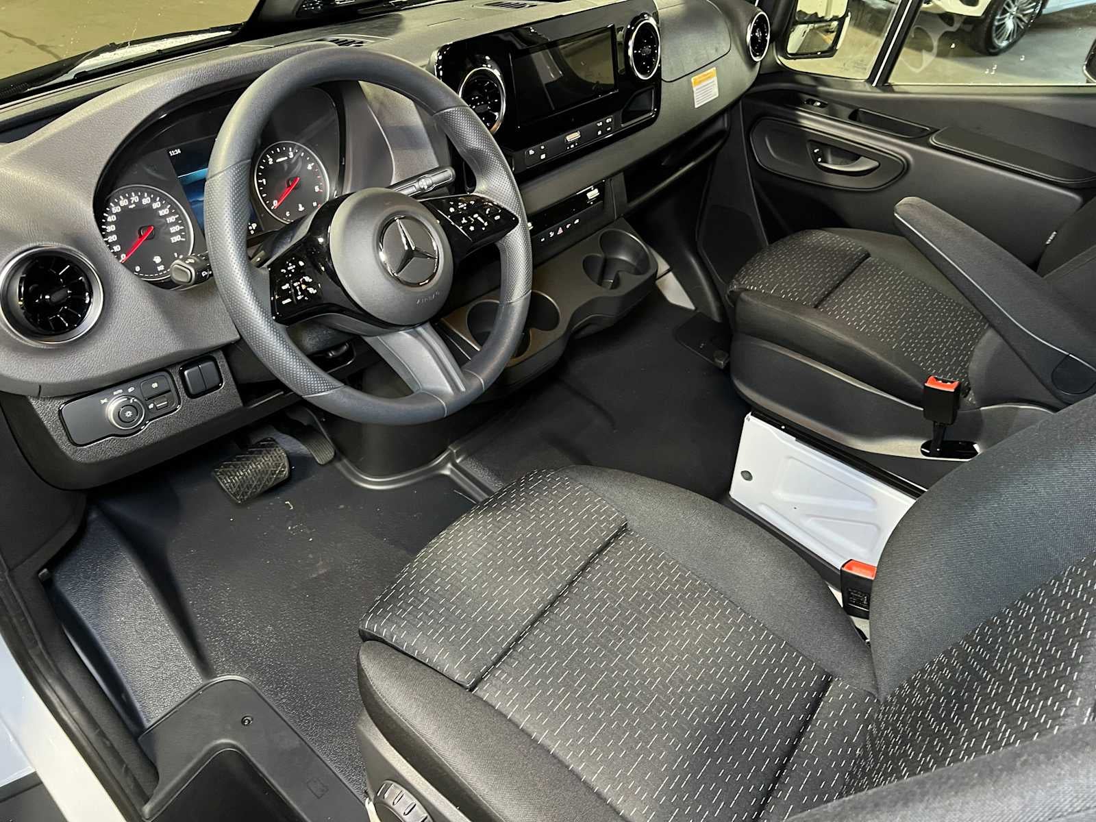 2026 Mercedes-Benz Sprinter 2500 Standard Roof I4 Diesel 144" RWD