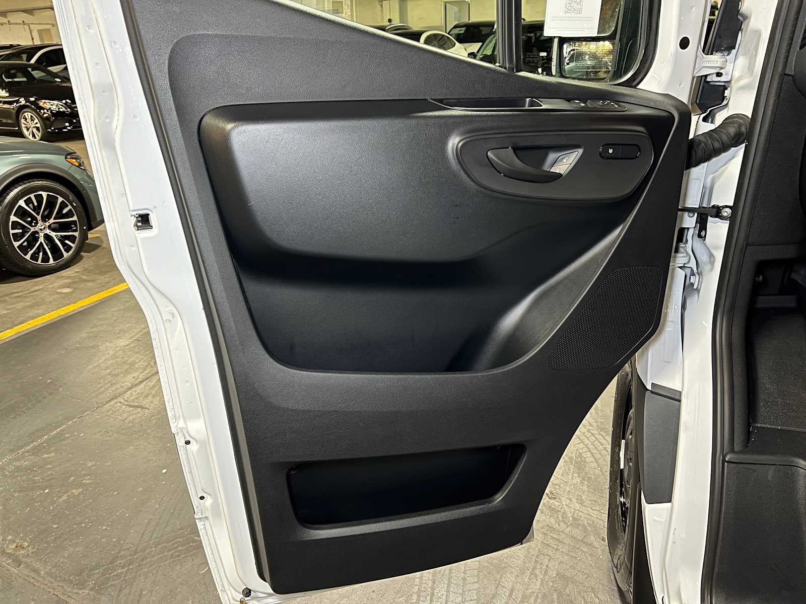 2025 Mercedes-Benz Sprinter 2500 Standard Roof I4 Diesel HO 144" RWD