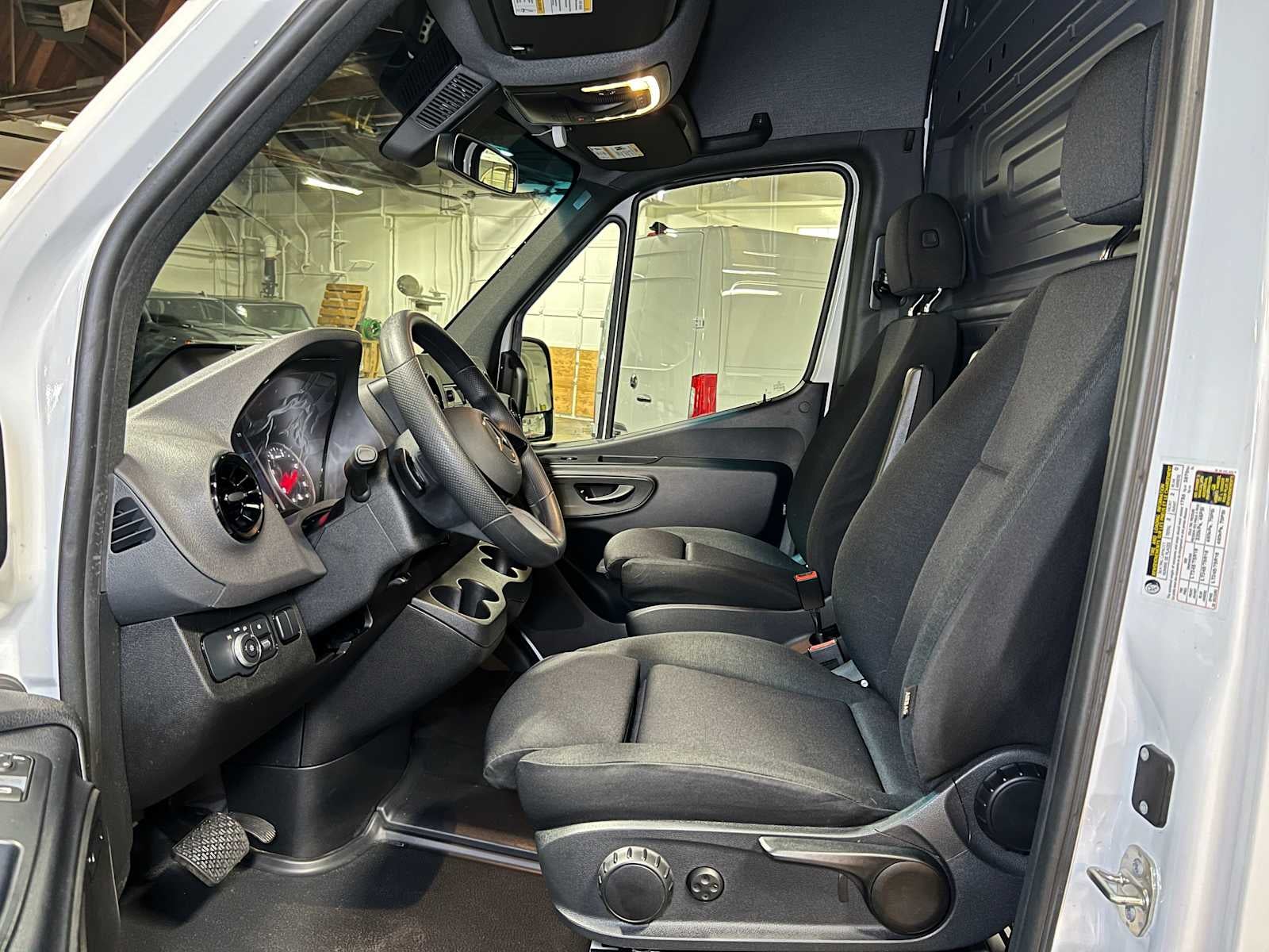 2025 Mercedes-Benz Sprinter 2500 Standard Roof I4 Diesel HO 144" RWD