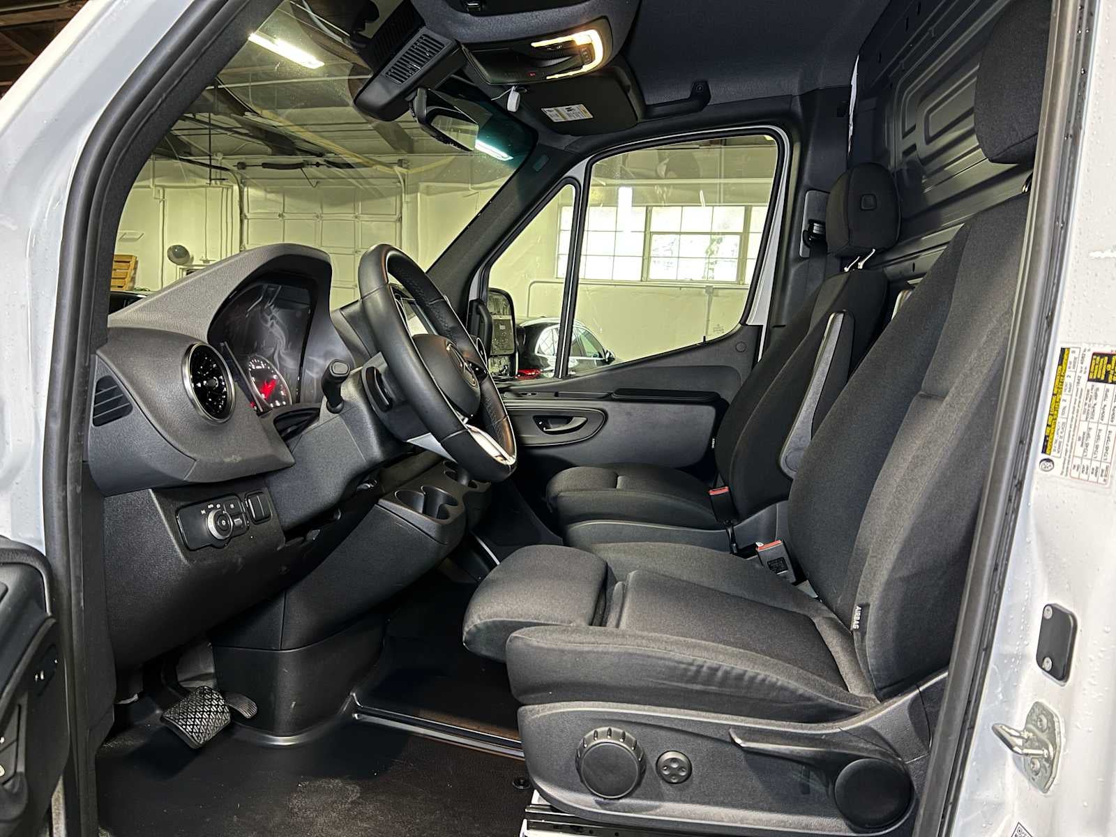 2025 Mercedes-Benz Sprinter 2500 Standard Roof I4 Diesel HO 144" RWD