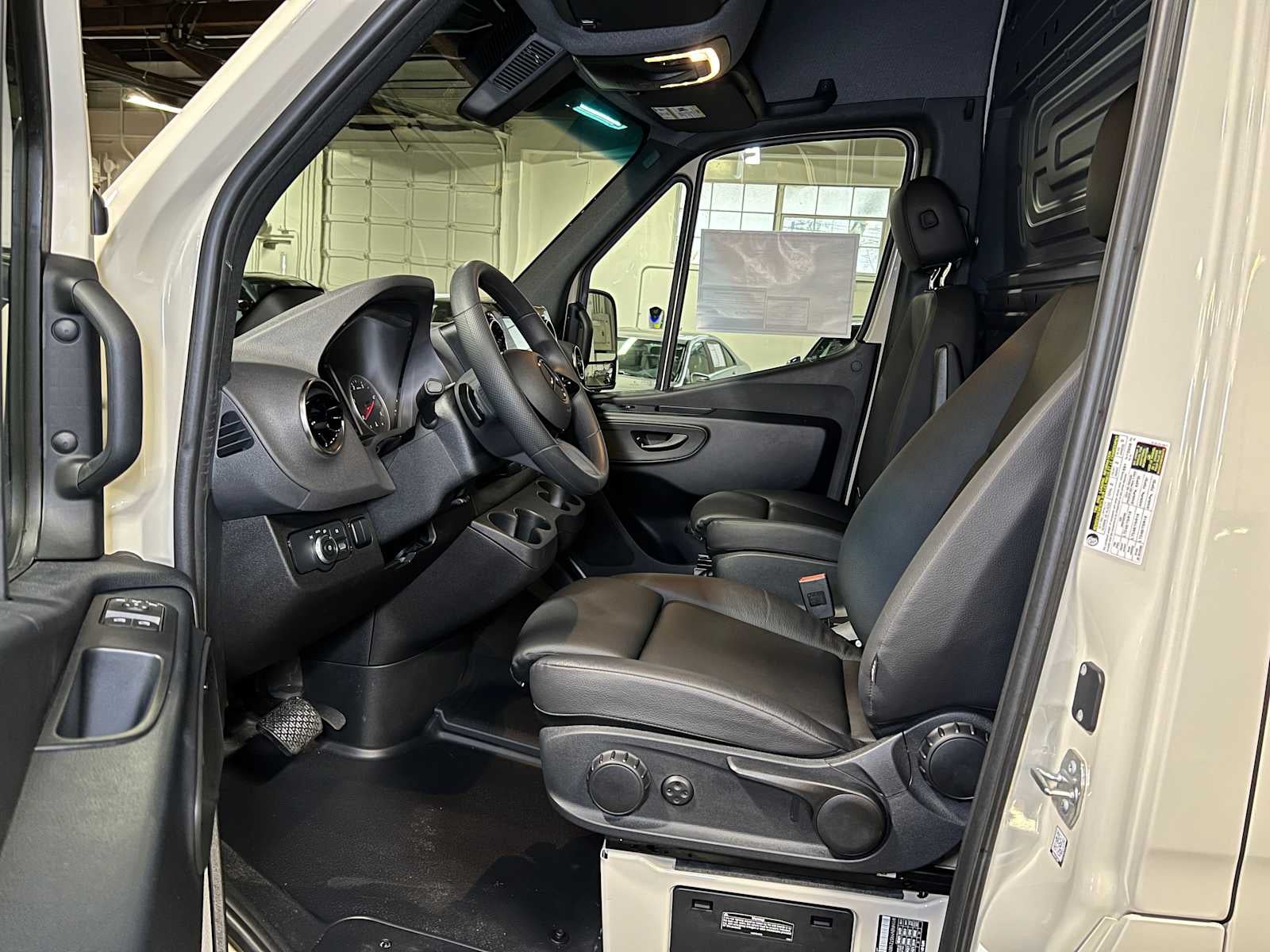 2025 Mercedes-Benz Sprinter 2500 Standard Roof I4 Diesel HO 144" AWD