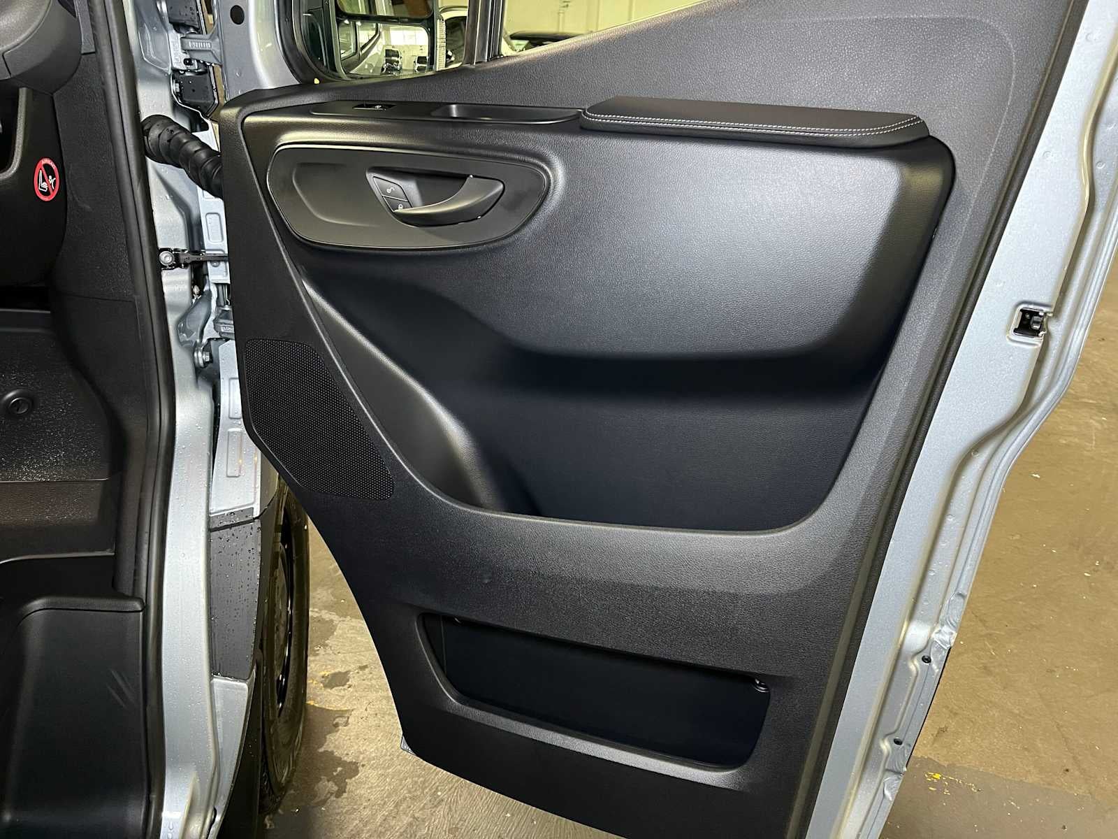 2025 Mercedes-Benz Sprinter 2500 Standard Roof I4 Diesel HO 144" RWD