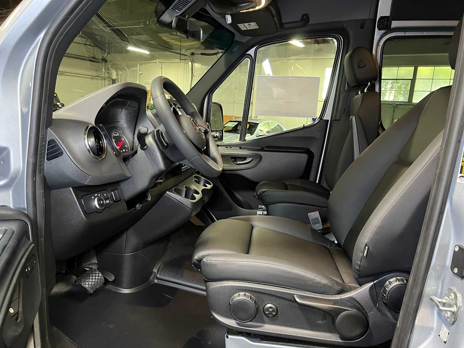 2025 Mercedes-Benz Sprinter 2500 Standard Roof I4 Diesel HO 144" RWD