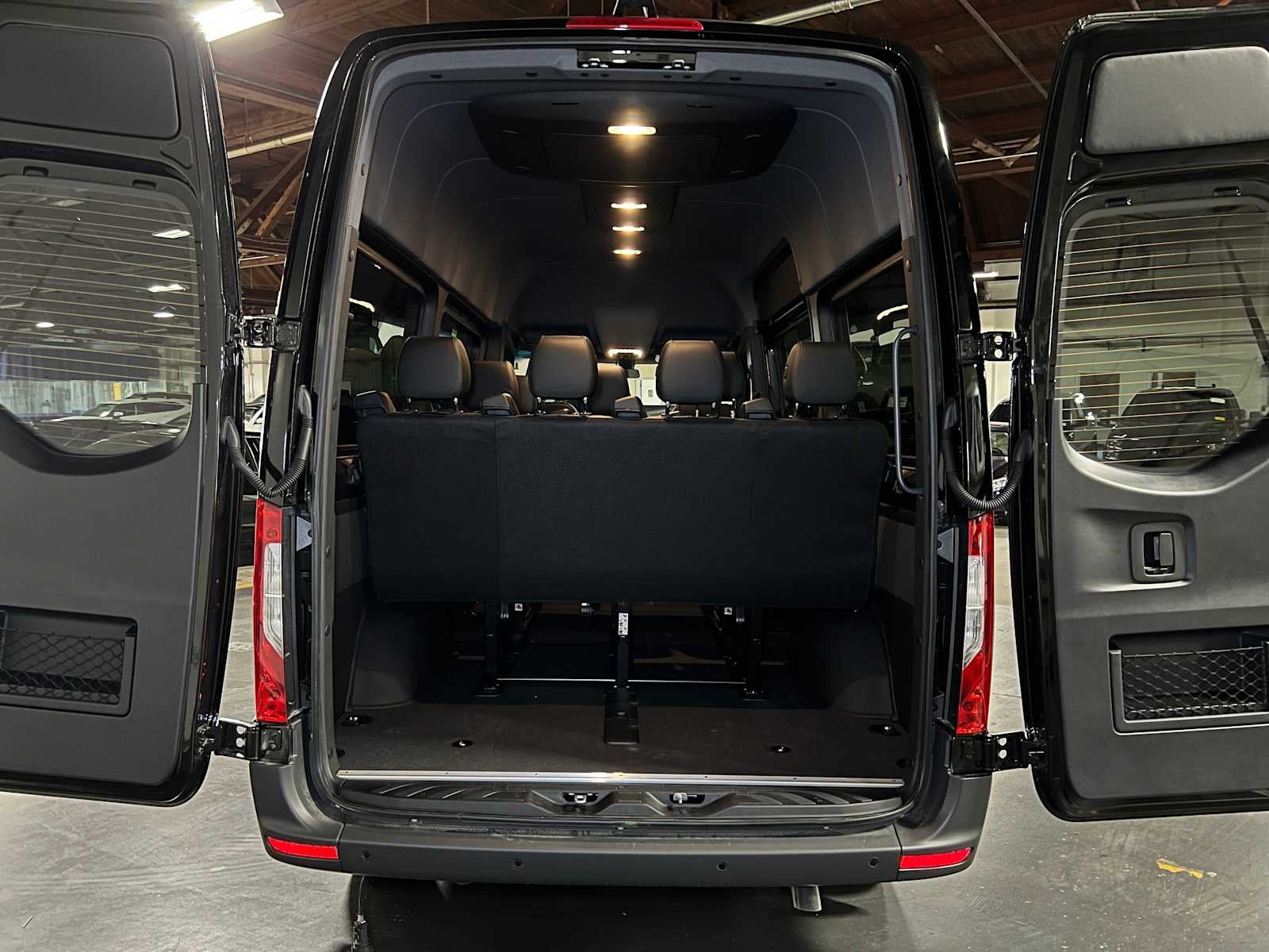 2025 Mercedes-Benz Sprinter 2500 Standard Roof I4 Diesel HO 144" RWD