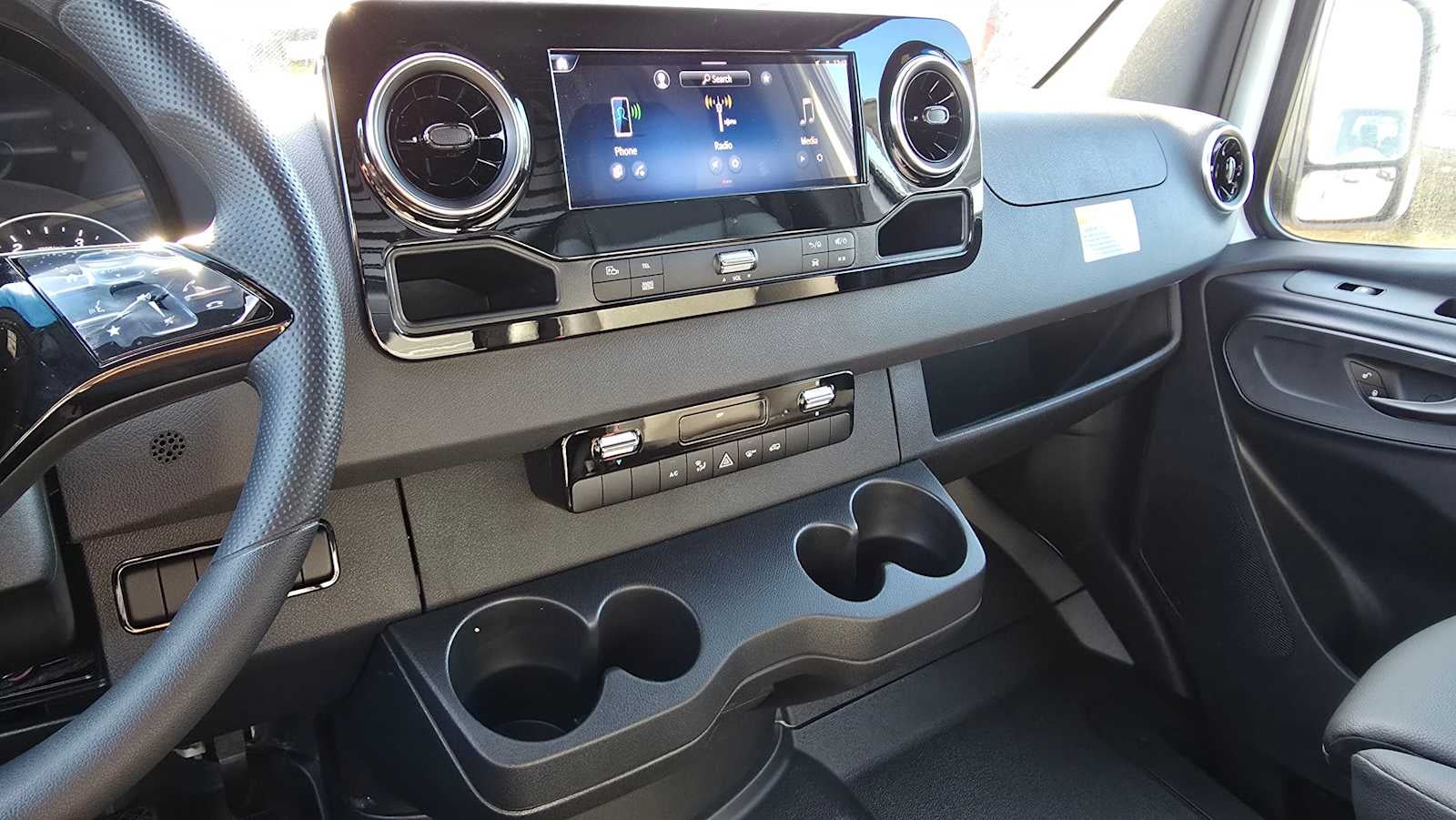 2026 Mercedes-Benz Sprinter 2500 Standard Roof I4 Diesel 144" RWD