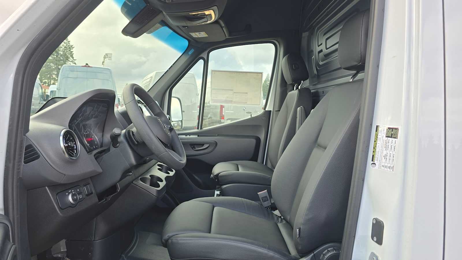 2025 Mercedes-Benz Sprinter 2500 Standard Roof I4 Diesel 144" RWD