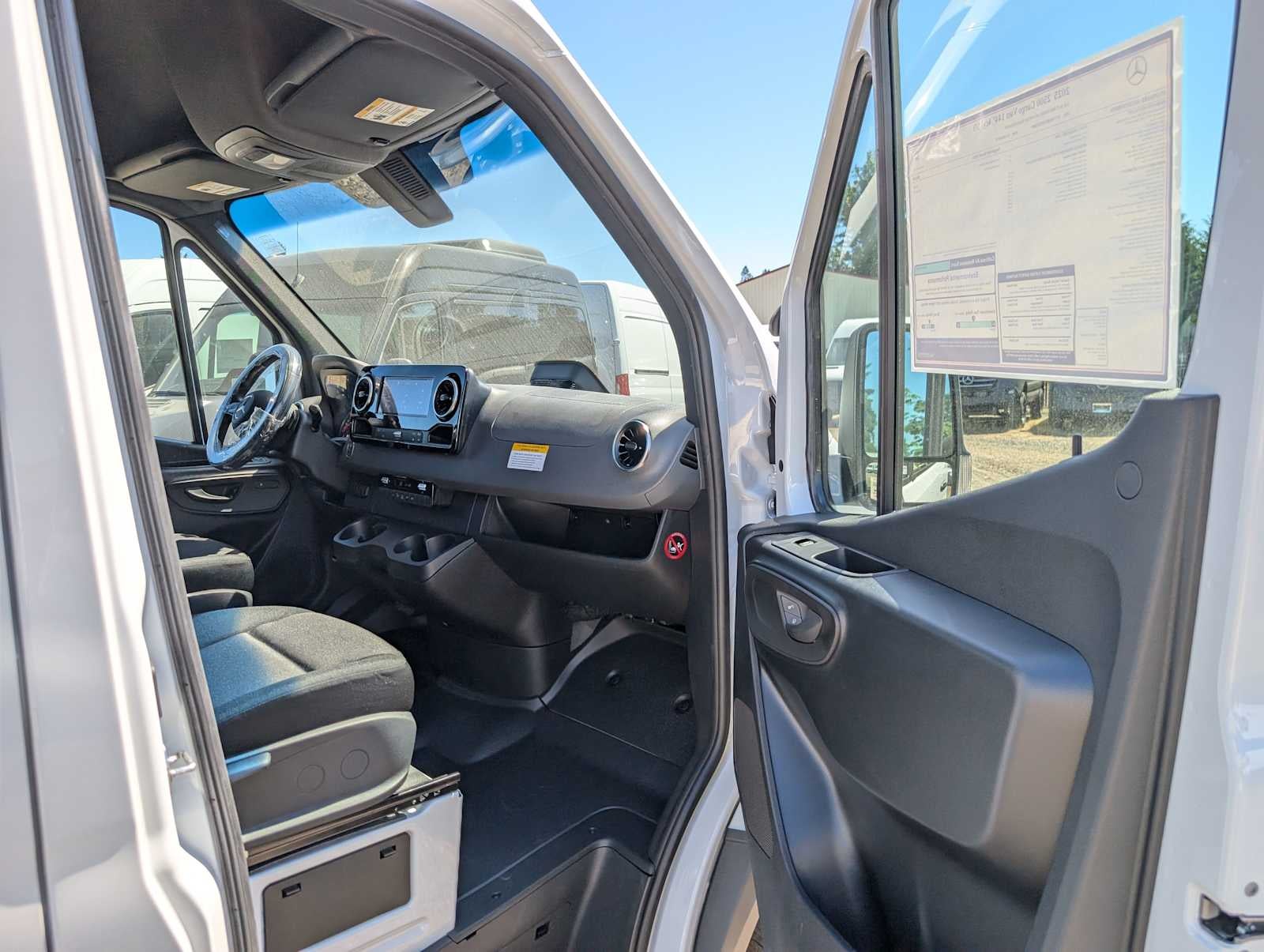 2025 Mercedes-Benz Sprinter 2500 Standard Roof I4 Diesel 144" RWD