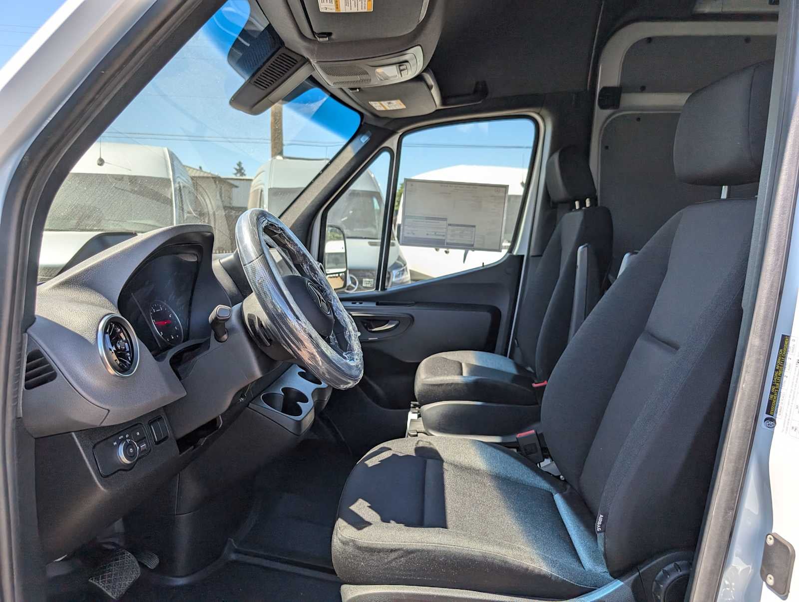 2025 Mercedes-Benz Sprinter 2500 Standard Roof I4 Diesel 144" RWD