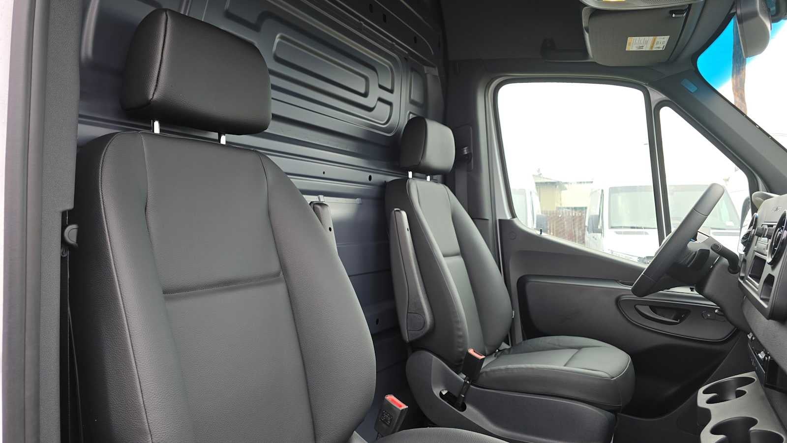 2025 Mercedes-Benz Sprinter 2500 Standard Roof I4 Diesel 144" RWD