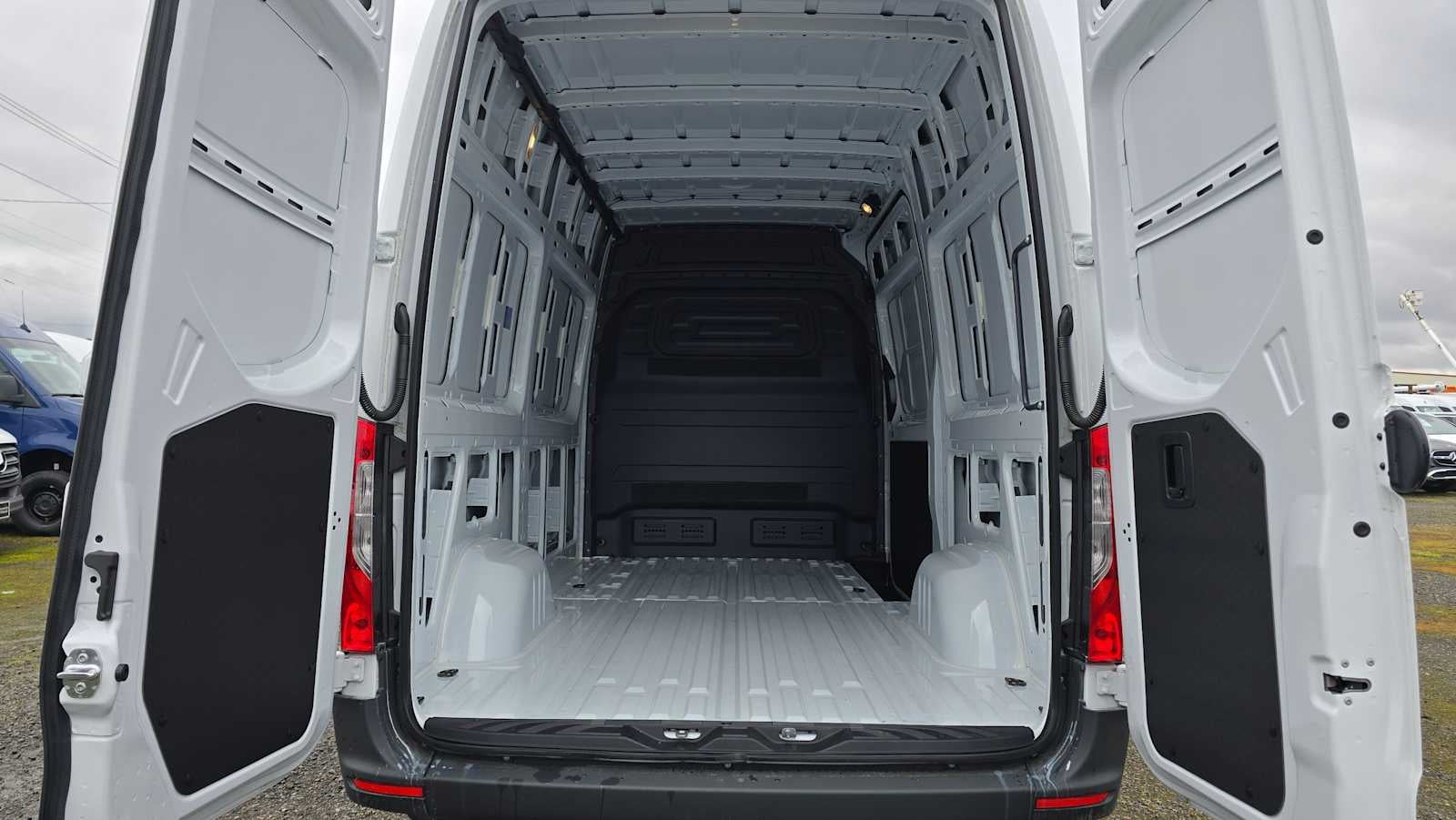 2025 Mercedes-Benz Sprinter 2500 Standard Roof I4 Diesel 144" RWD