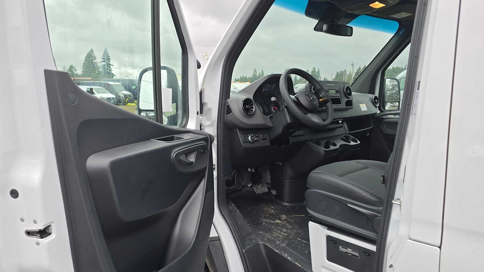 2025 Mercedes-Benz Sprinter 2500 Standard Roof I4 Diesel 144" RWD