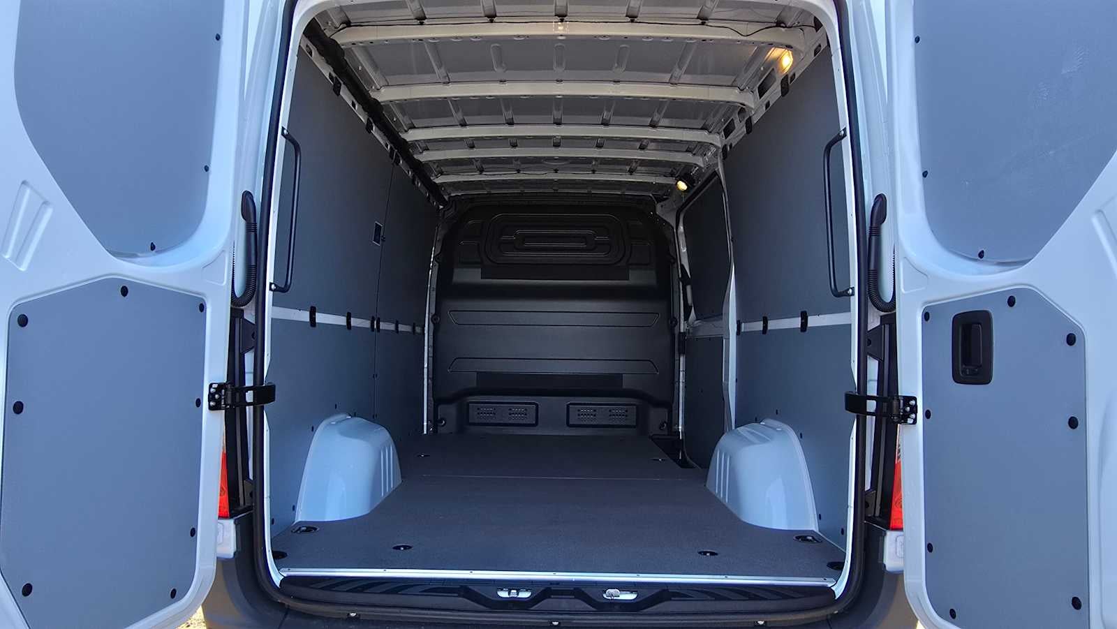 2026 Mercedes-Benz Sprinter 2500 Standard Roof I4 Diesel 144" RWD
