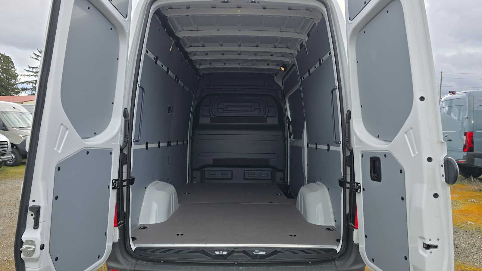 2025 Mercedes-Benz Sprinter 2500 Standard Roof I4 Diesel 144" RWD