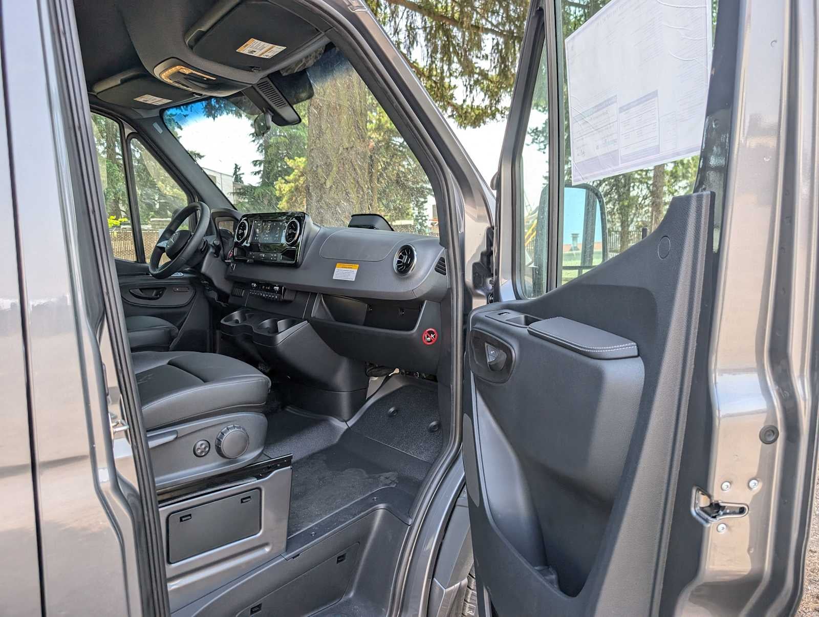 2025 Mercedes-Benz Sprinter 2500 Standard Roof I4 Diesel HO 144" RWD