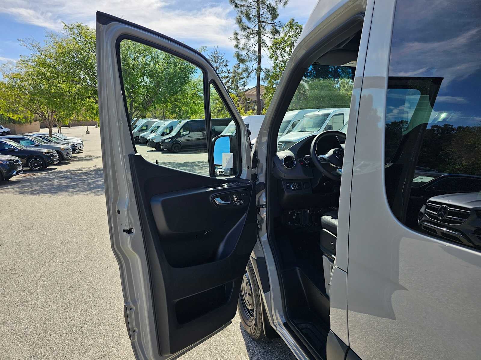 2025 Mercedes-Benz Sprinter 2500 Standard Roof I4 Diesel HO 144" RWD