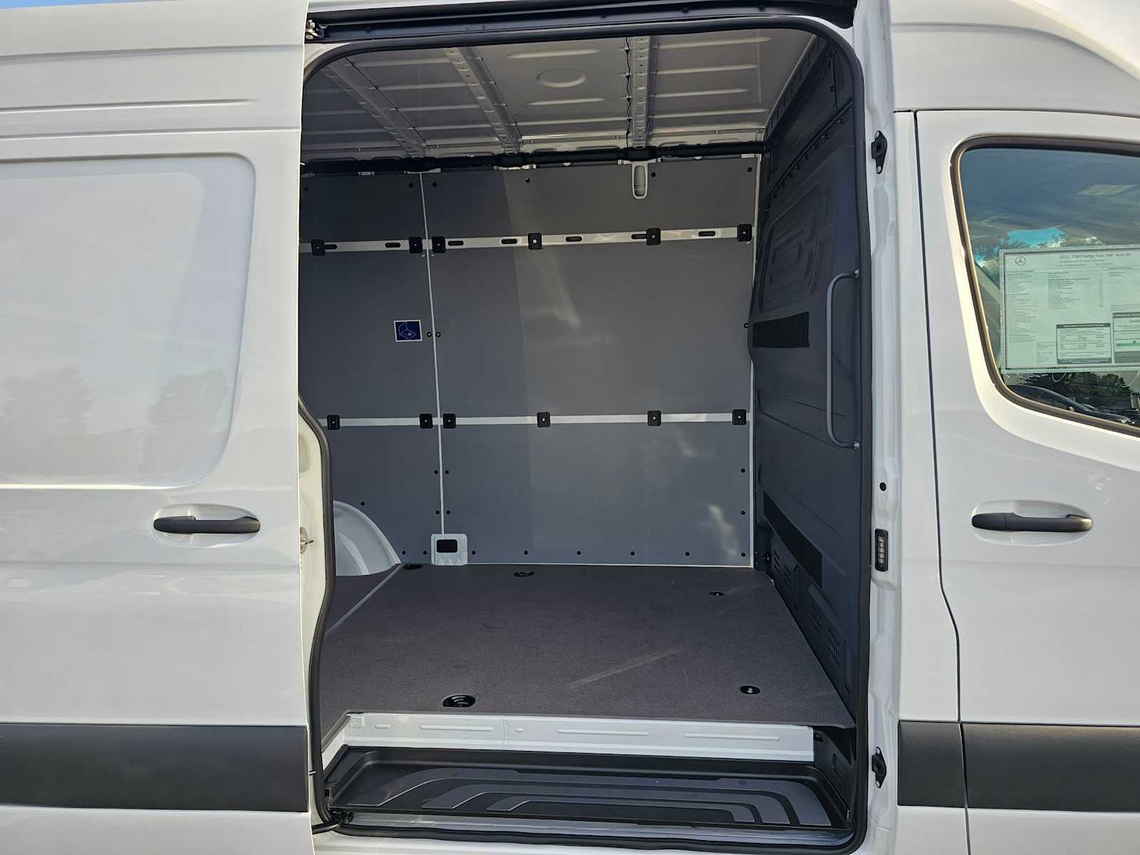 2025 Mercedes-Benz Sprinter 2500 Standard Roof I4 Diesel 144" RWD