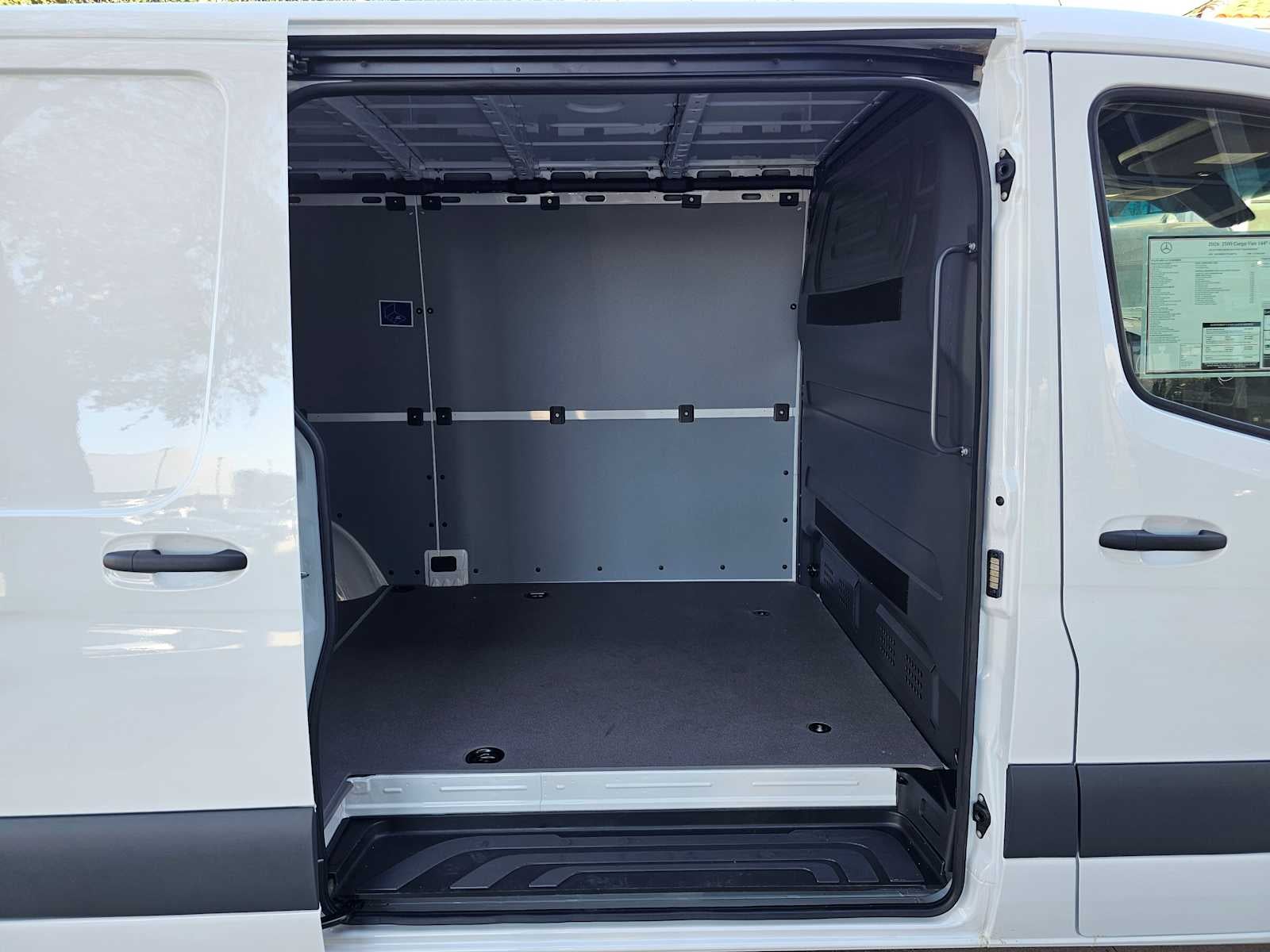 2026 Mercedes-Benz Sprinter 2500 Standard Roof I4 Diesel 144" RWD