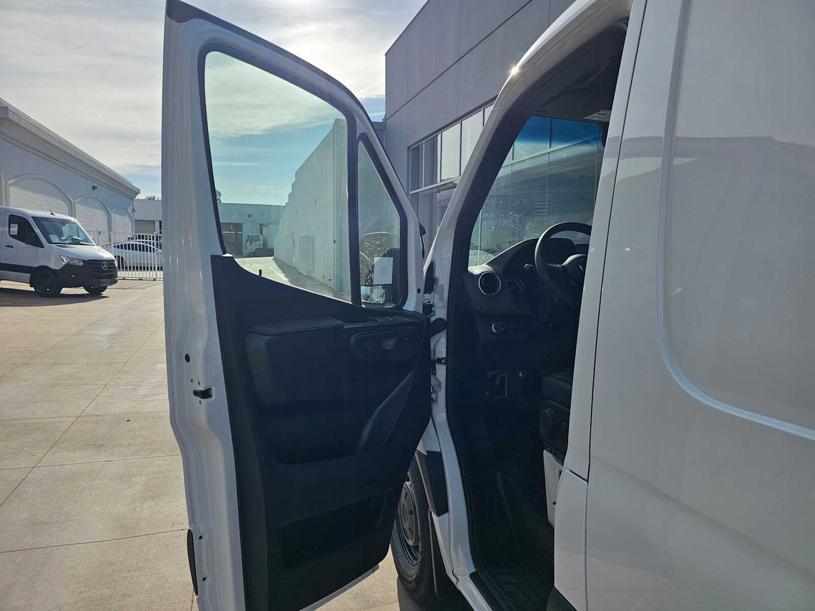 2026 Mercedes-Benz Sprinter 2500 Standard Roof I4 Diesel 144" RWD