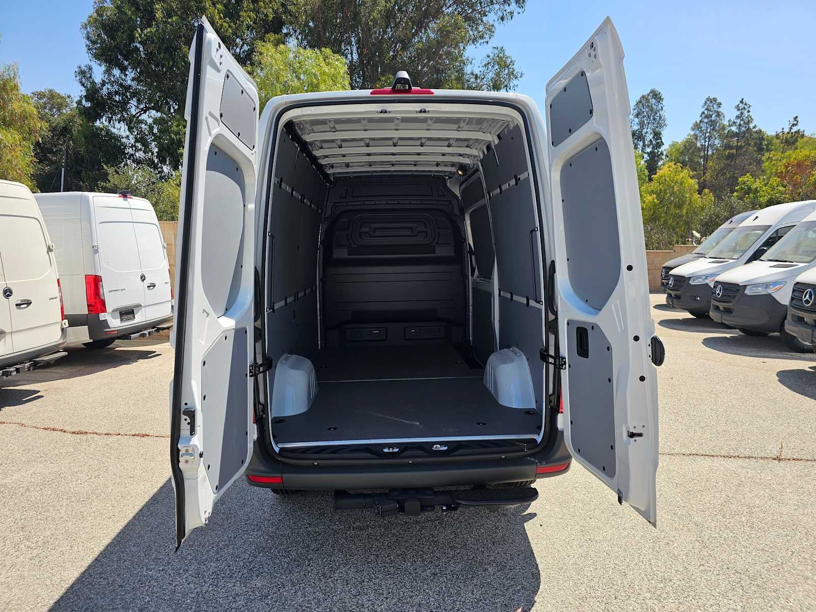 2025 Mercedes-Benz Sprinter 2500 Standard Roof I4 Diesel 144" RWD