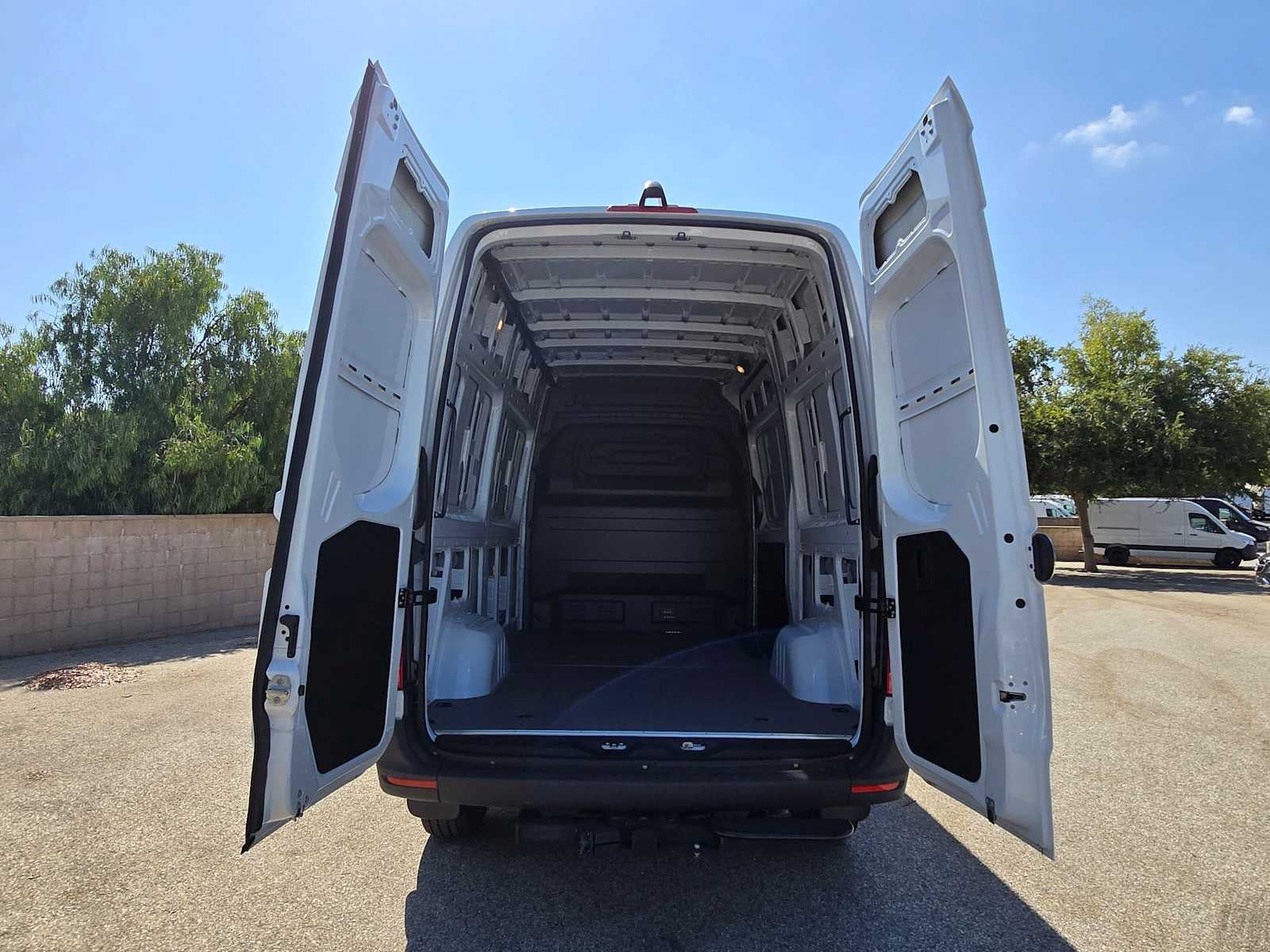 2025 Mercedes-Benz Sprinter 2500 Standard Roof I4 Diesel 144" RWD
