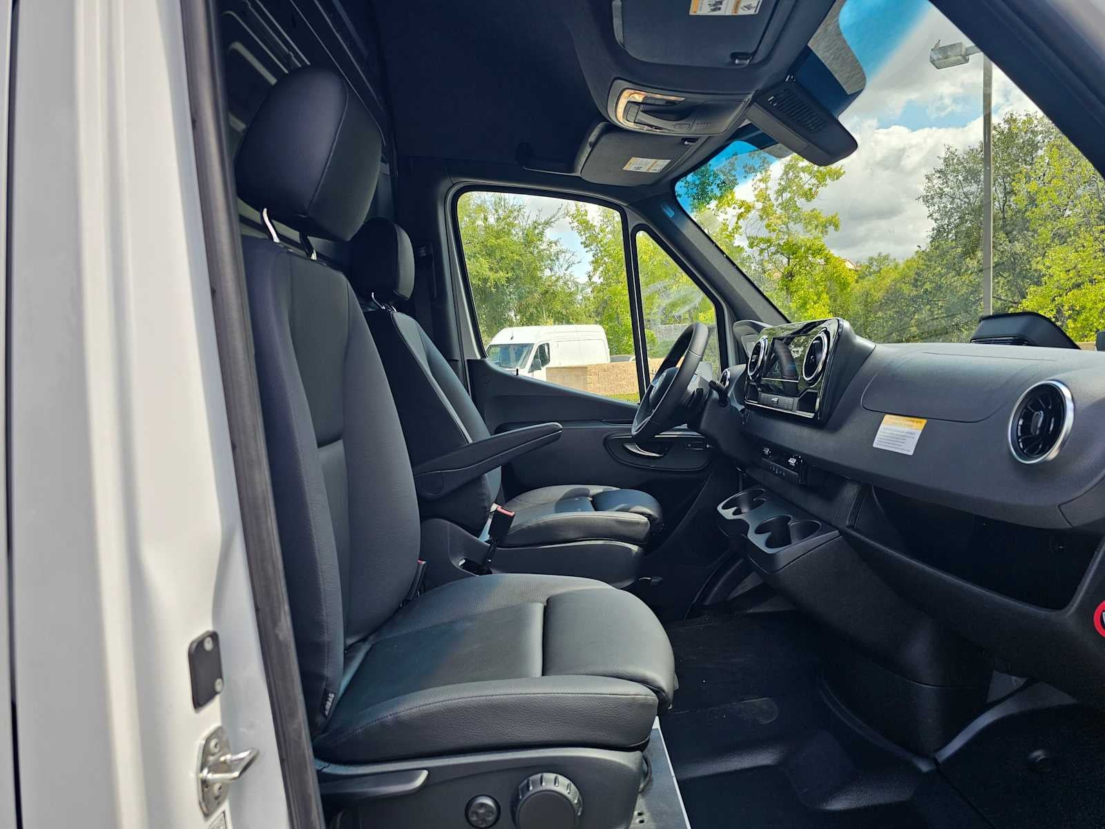 2025 Mercedes-Benz Sprinter 2500 Standard Roof I4 Diesel 144" RWD