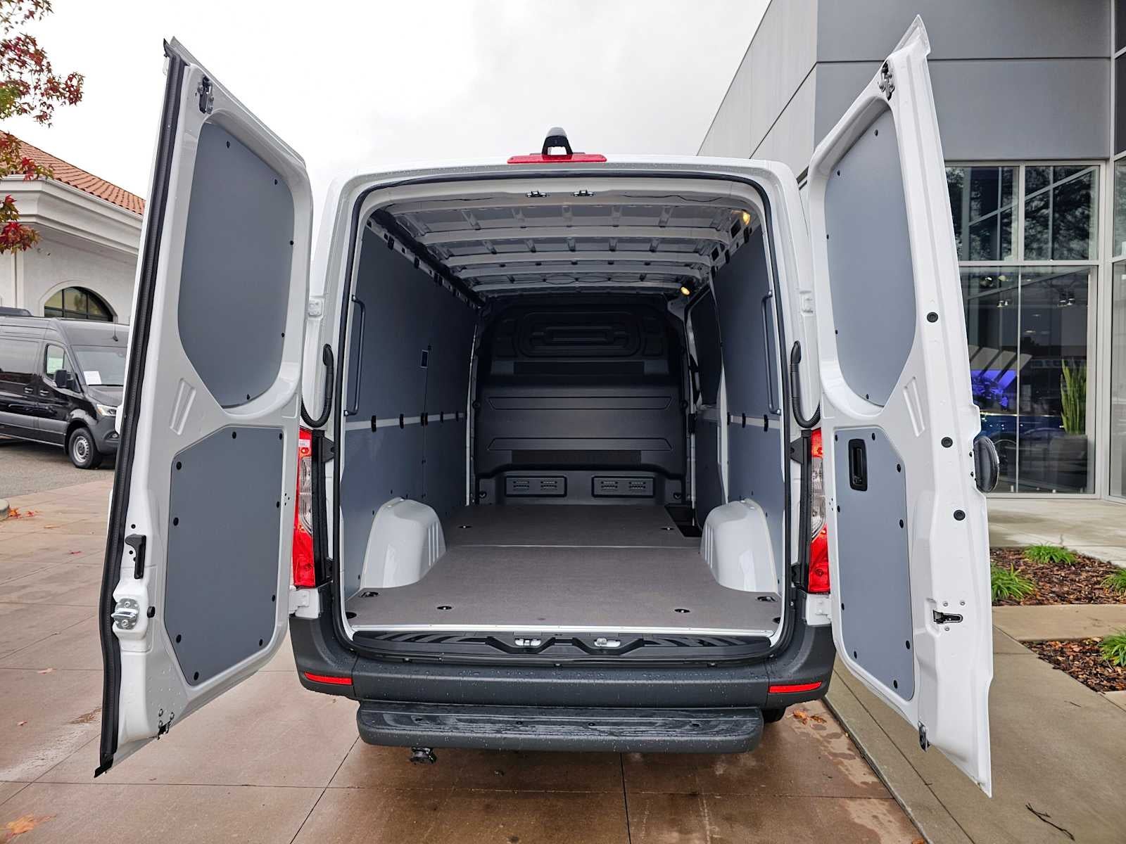 2026 Mercedes-Benz Sprinter 2500 Standard Roof I4 Diesel 144" RWD