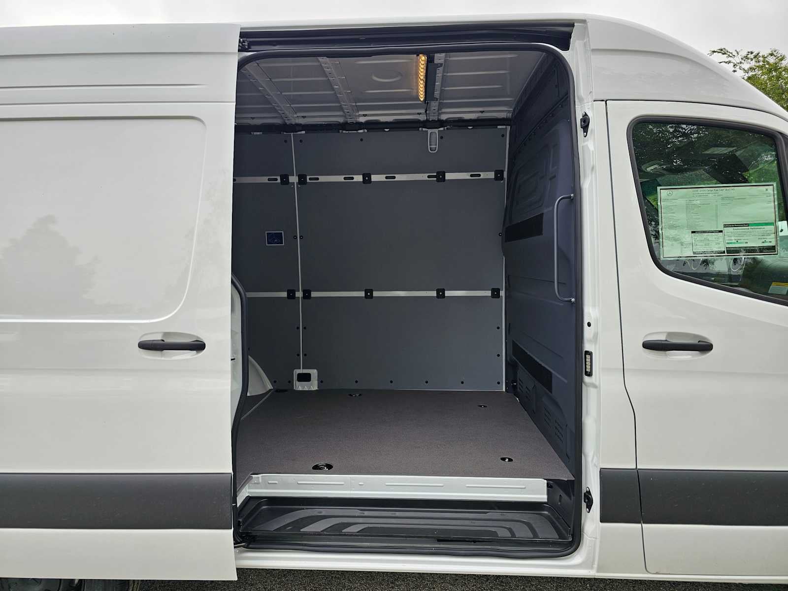 2025 Mercedes-Benz Sprinter 2500 Standard Roof I4 Diesel 144" RWD