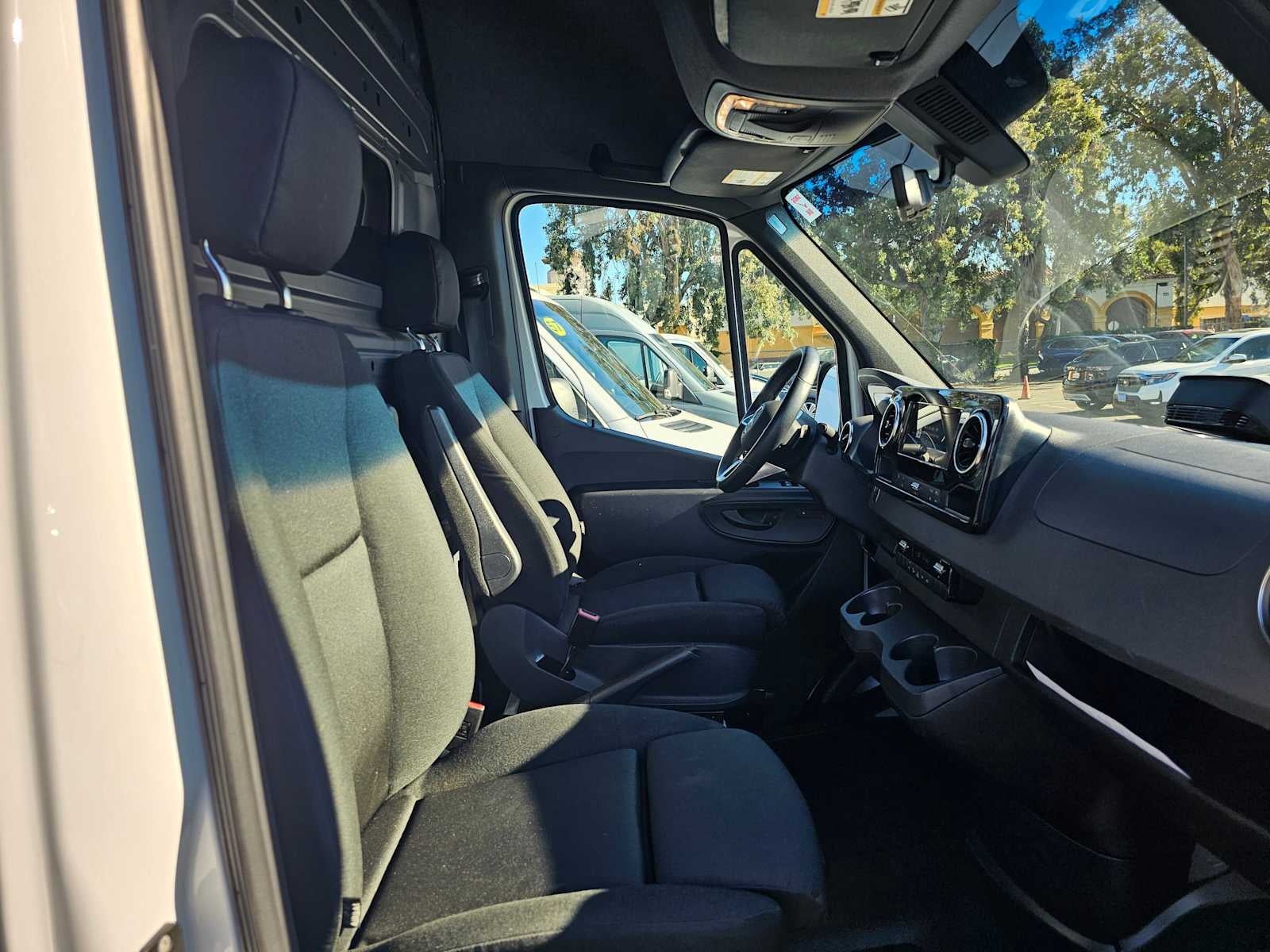 2025 Mercedes-Benz Sprinter 2500 Standard Roof I4 Diesel HO 144" RWD