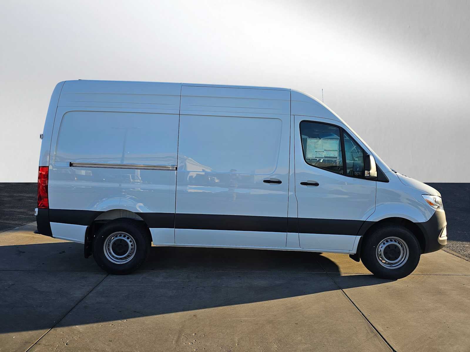2026 Mercedes-Benz Sprinter 2500 Standard Roof I4 Diesel HO 144" RWD