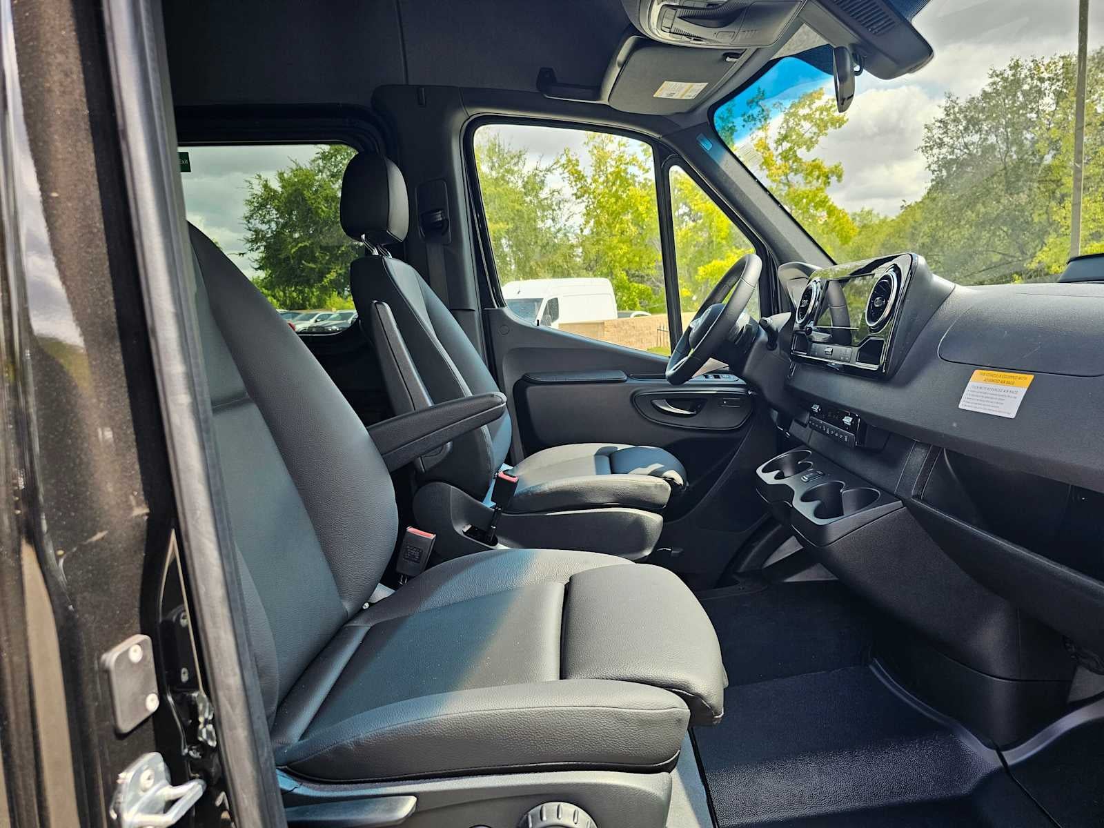 2025 Mercedes-Benz Sprinter 2500 Standard Roof I4 Diesel 144" RWD