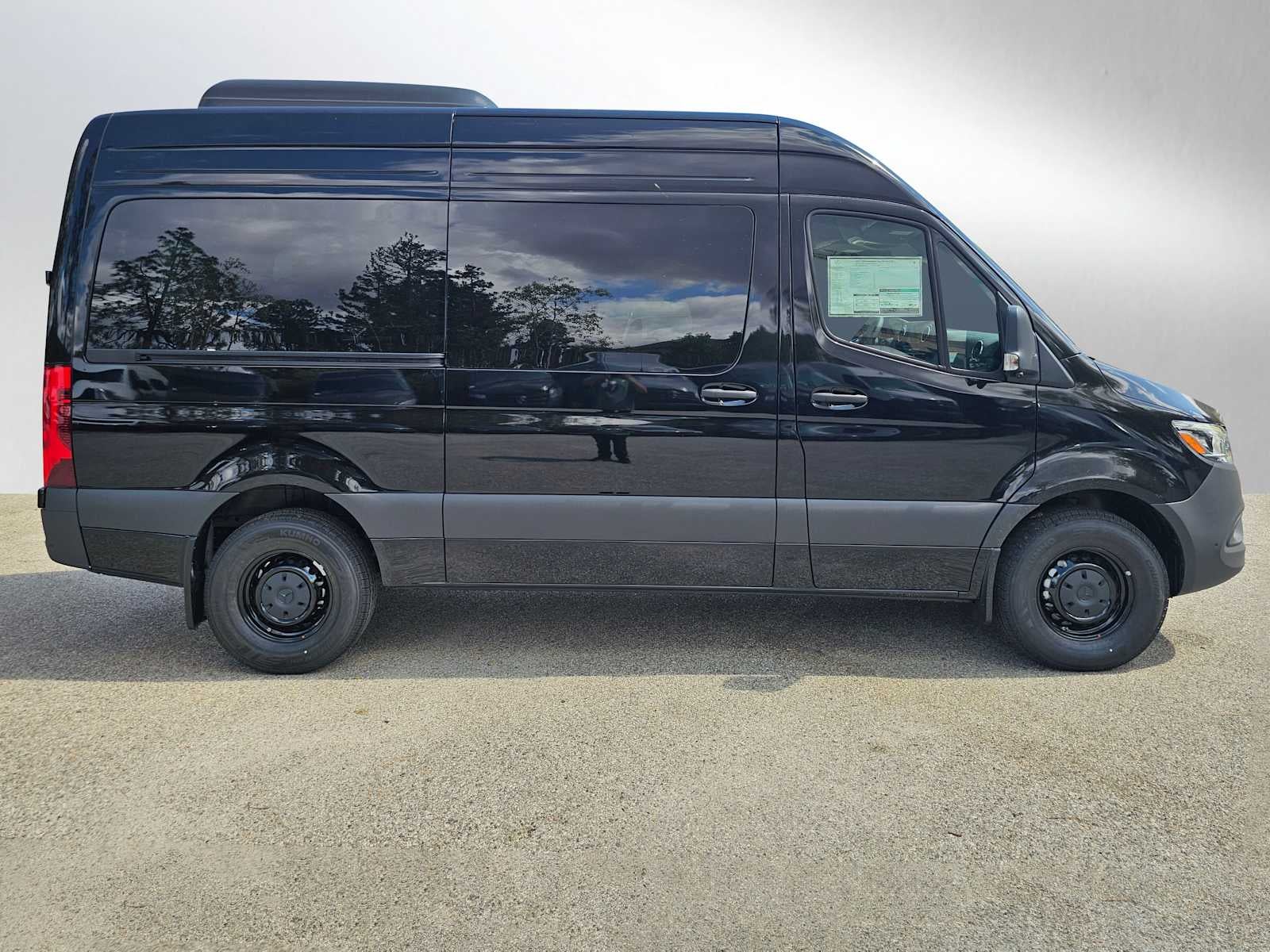 2025 Mercedes-Benz Sprinter 2500 Standard Roof I4 Diesel 144" RWD