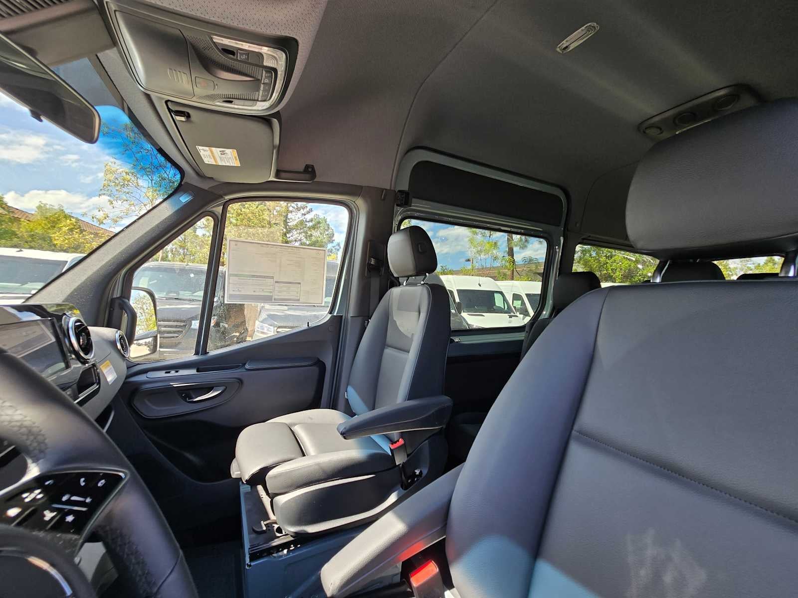 2025 Mercedes-Benz Sprinter 2500 Standard Roof I4 Diesel HO 144" RWD