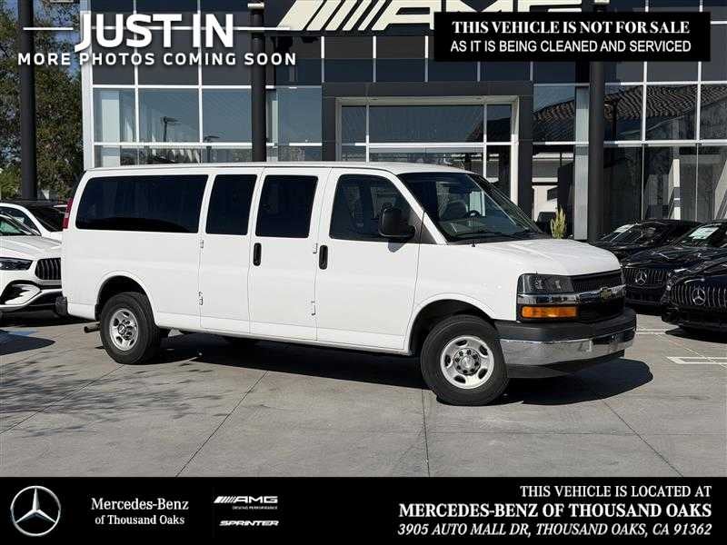 2022 Chevrolet Express Passenger LT
