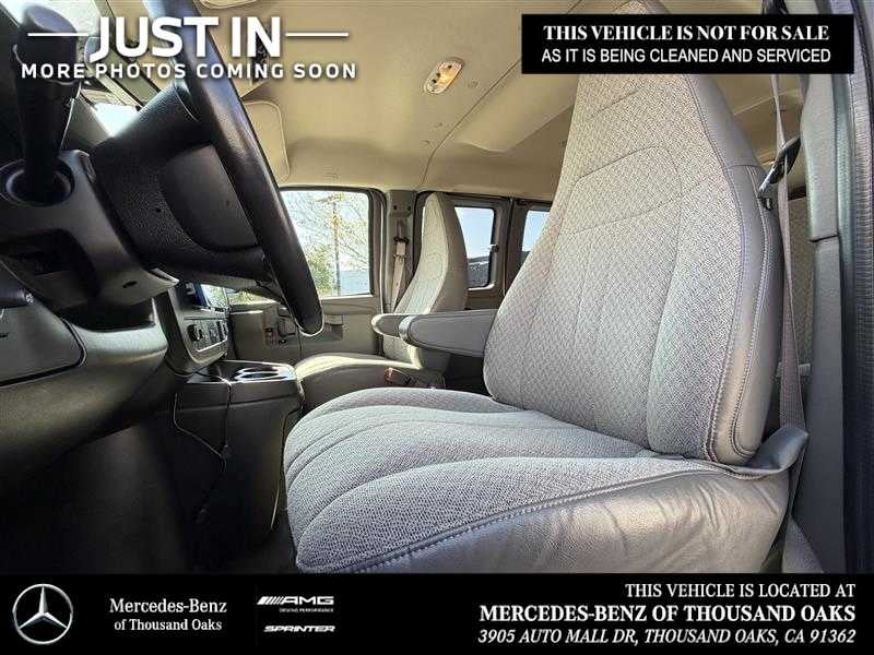 2022 Chevrolet Express Passenger LT