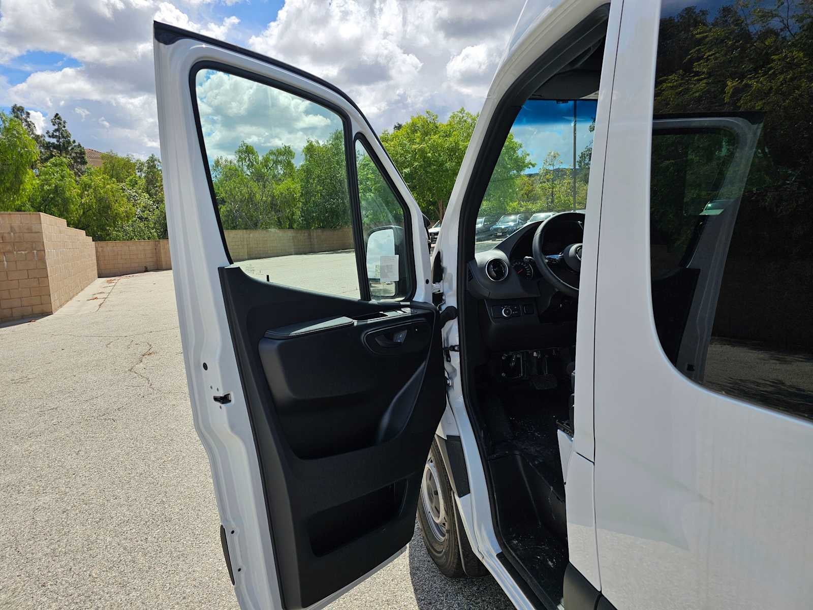 2026 Mercedes-Benz Sprinter 2500 Standard Roof I4 Diesel 144 RWD