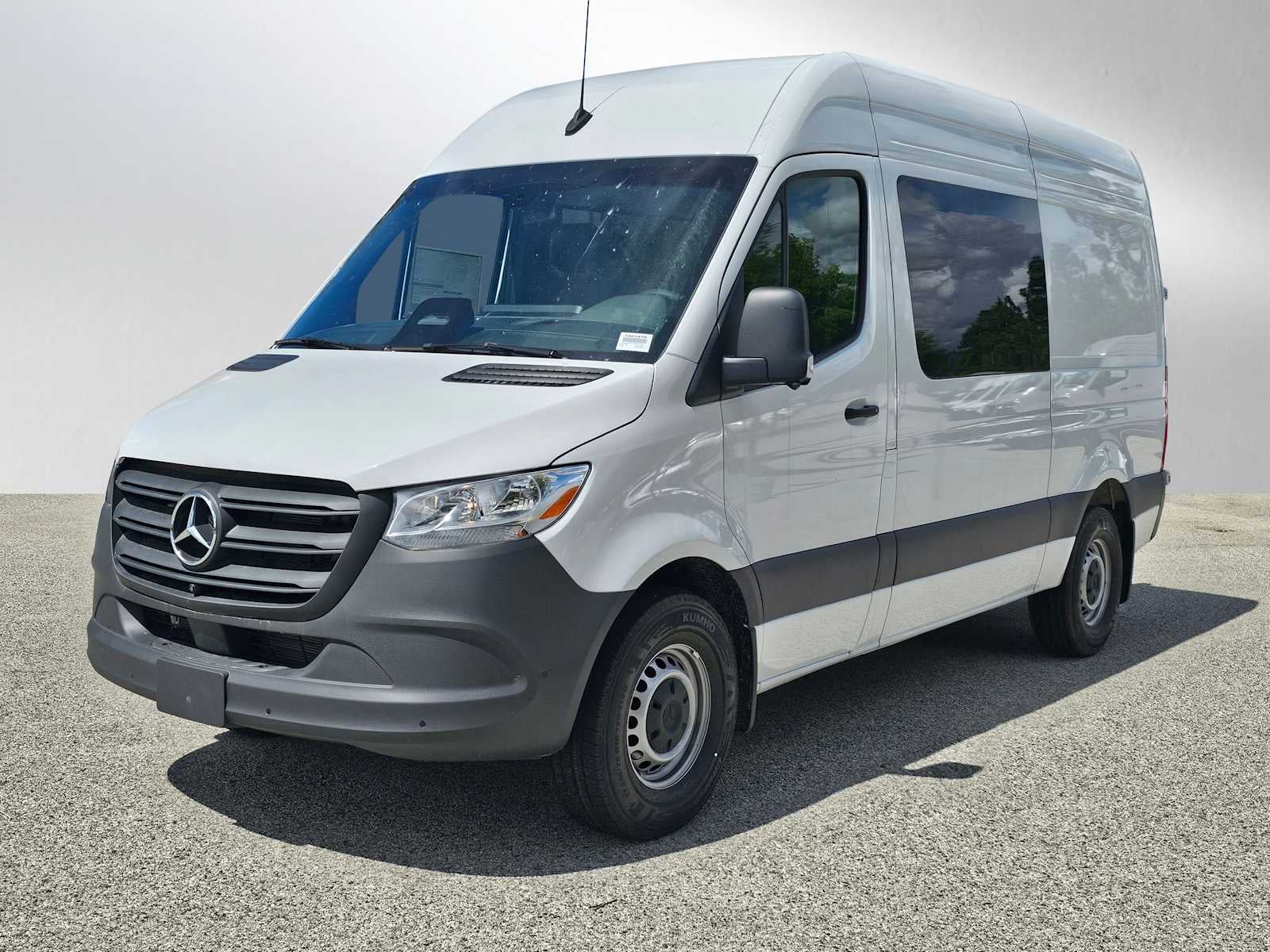 2026 Mercedes-Benz Sprinter 2500 Standard Roof I4 Diesel 144 RWD