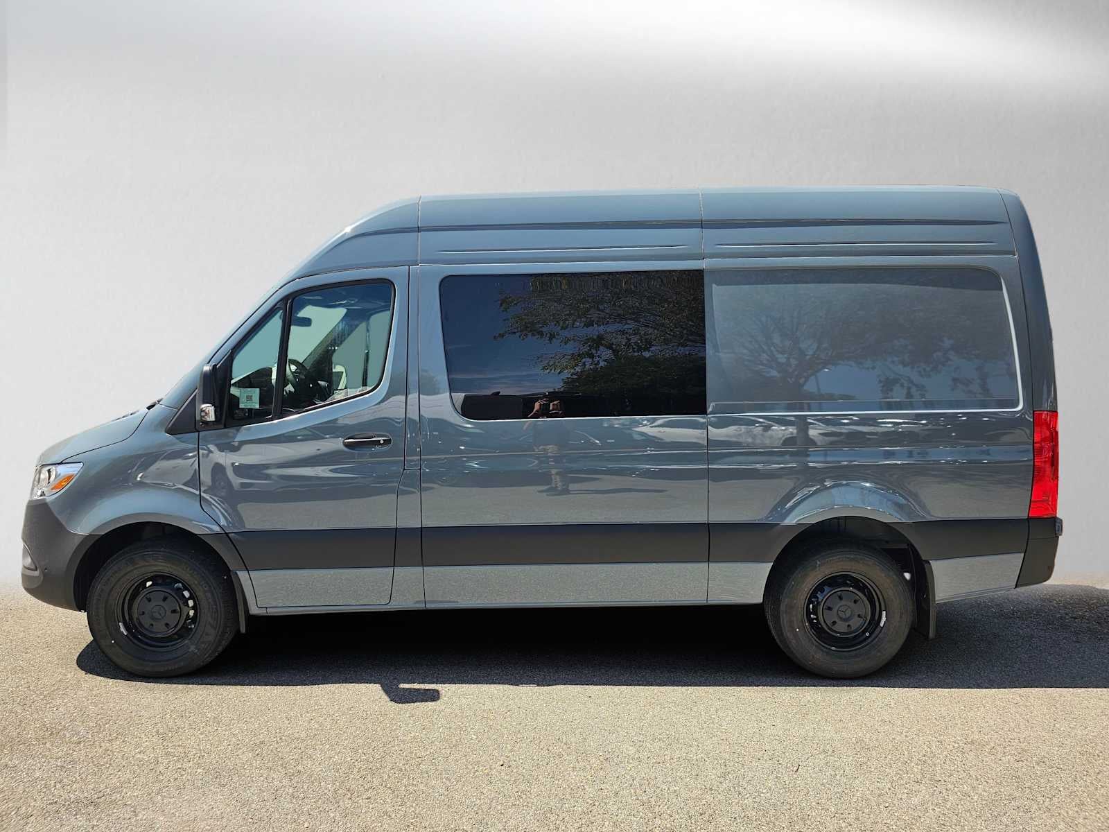 2026 Mercedes-Benz Sprinter Crew 2500 Standard Roof I4 Diesel 144 RWD