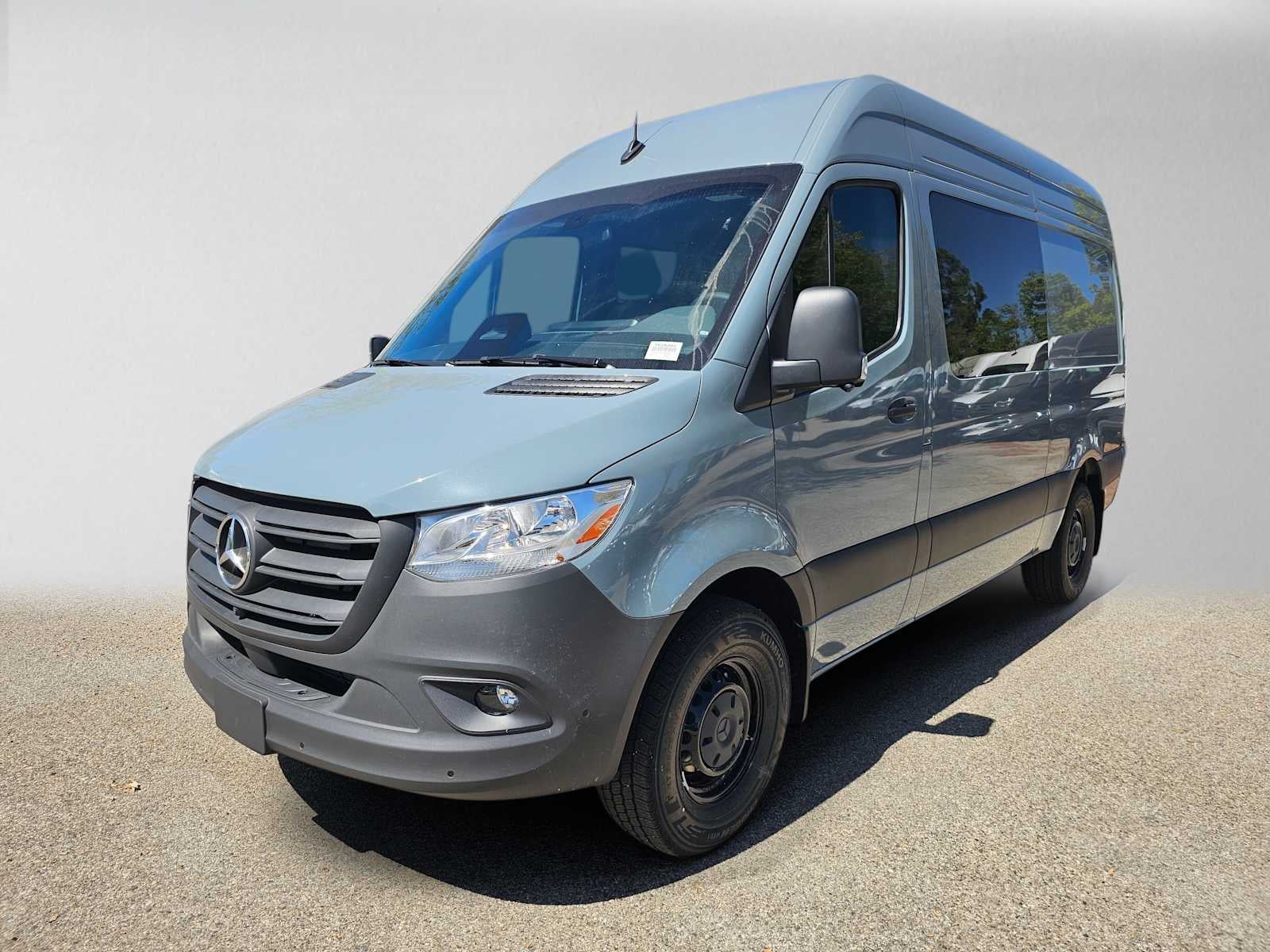 2026 Mercedes-Benz Sprinter Crew 2500 Standard Roof I4 Diesel 144 RWD