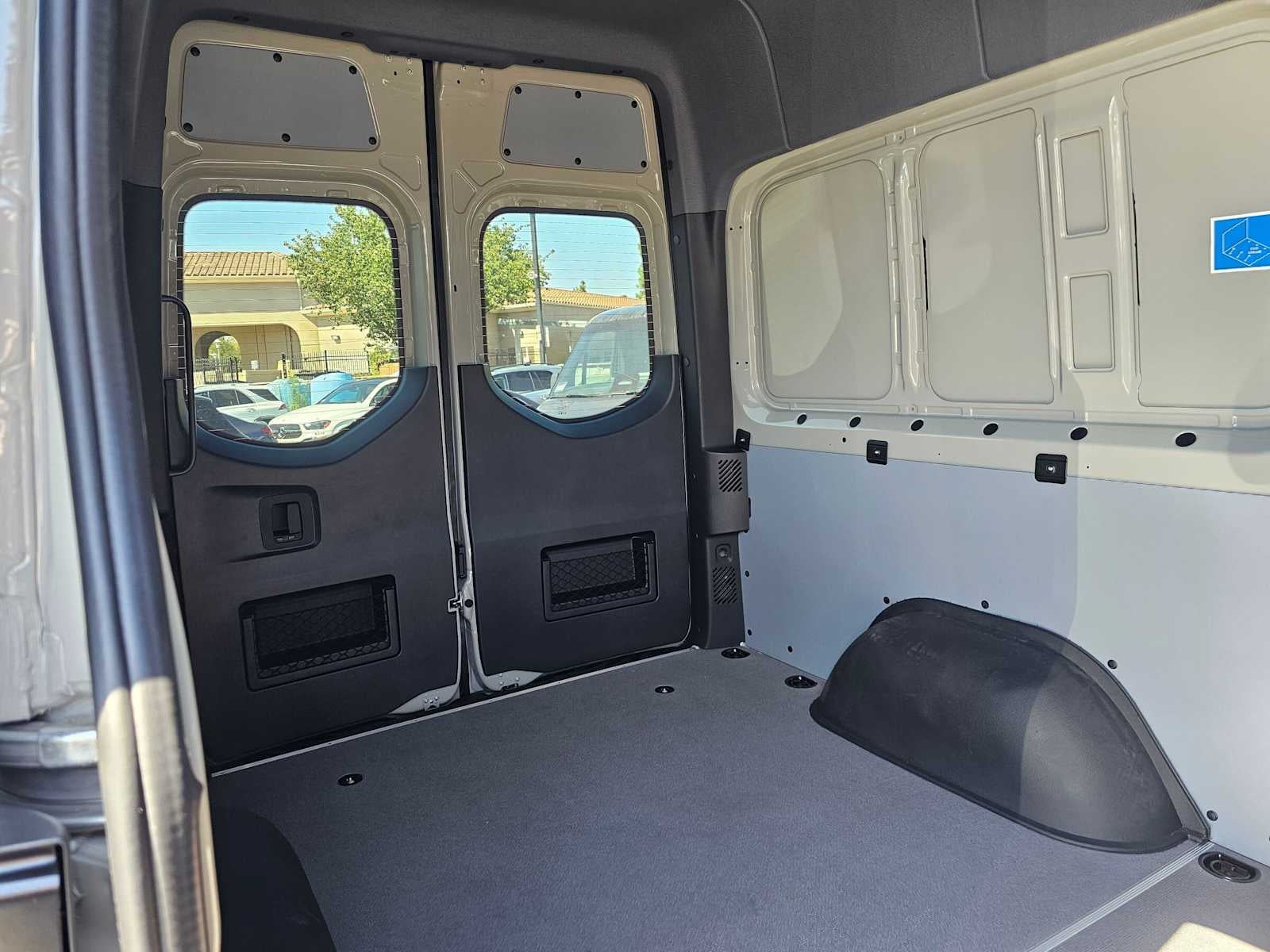 2026 Mercedes-Benz Sprinter Crew 2500 Standard Roof I4 Diesel 144 RWD