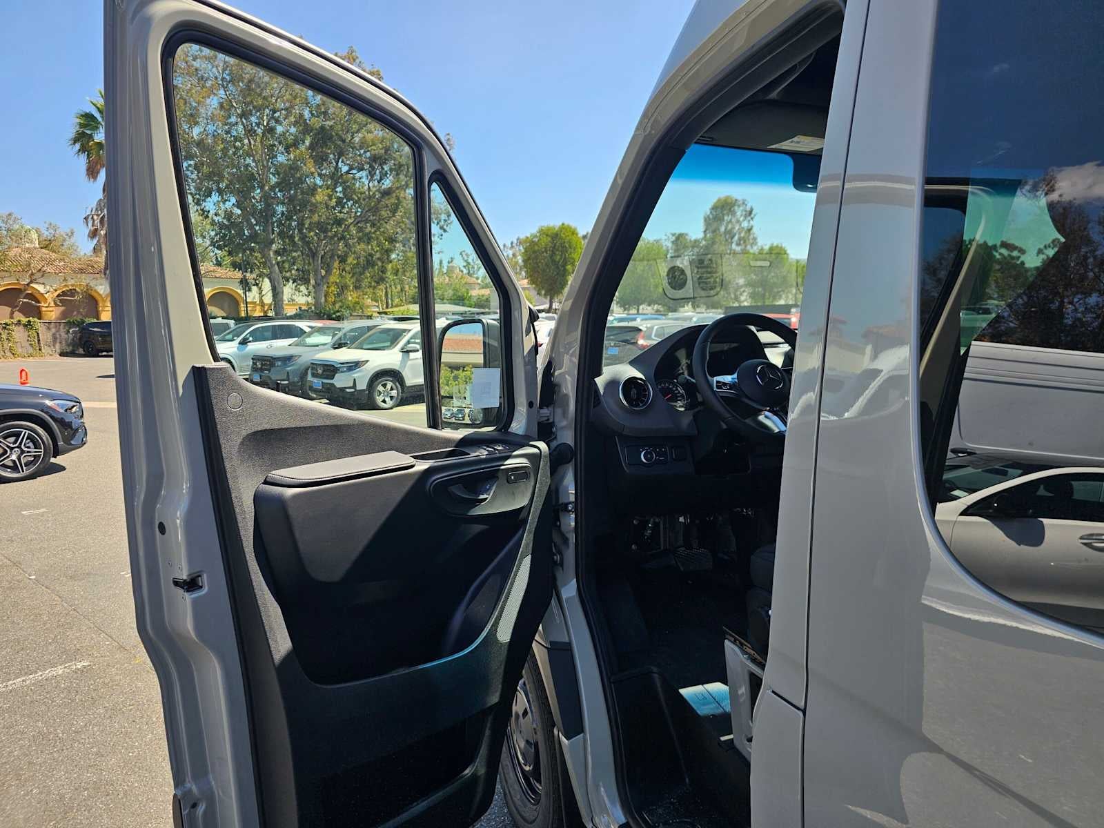 2026 Mercedes-Benz Sprinter Crew 2500 Standard Roof I4 Diesel 144 RWD