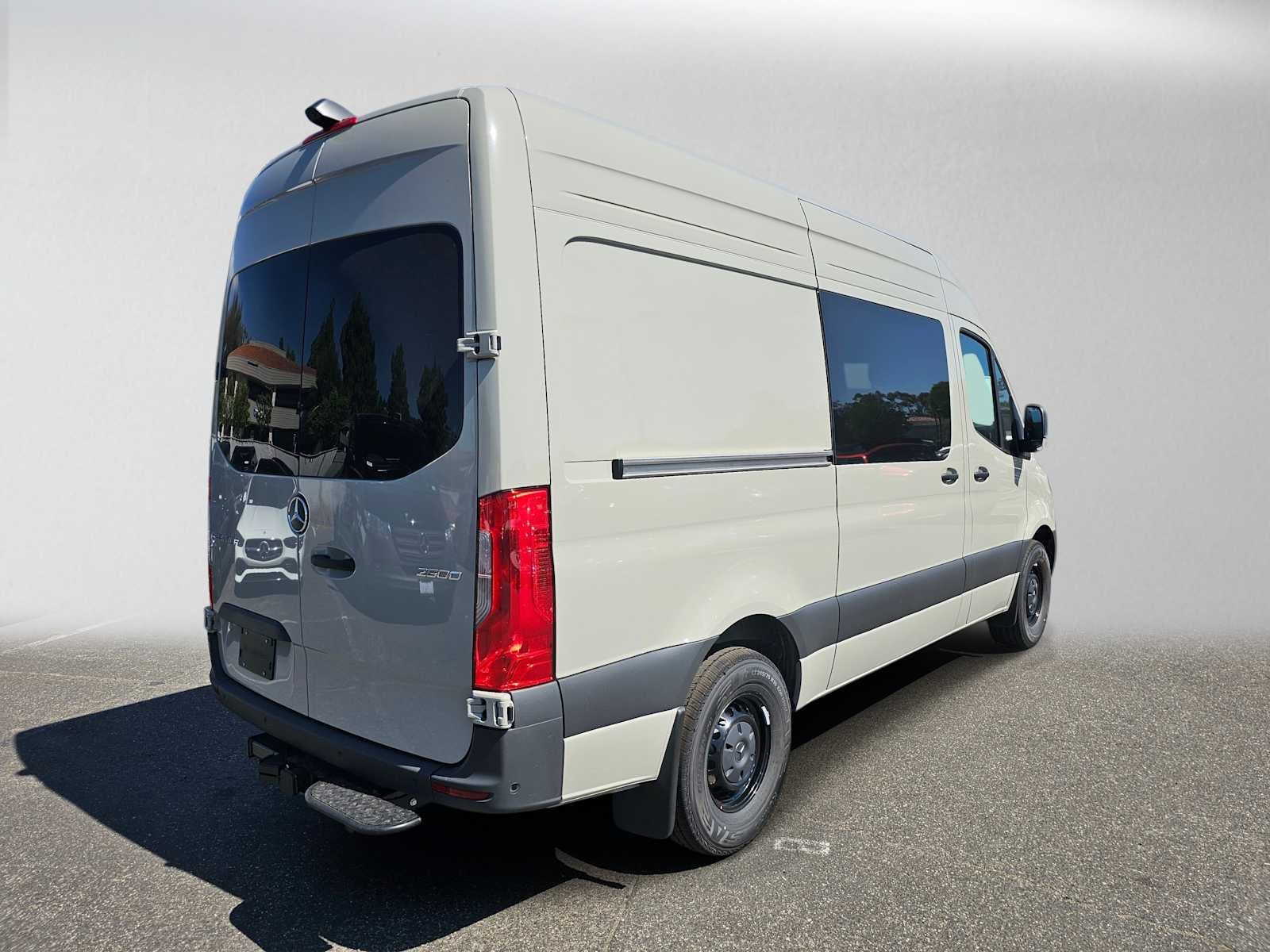 2026 Mercedes-Benz Sprinter Crew 2500 Standard Roof I4 Diesel 144 RWD