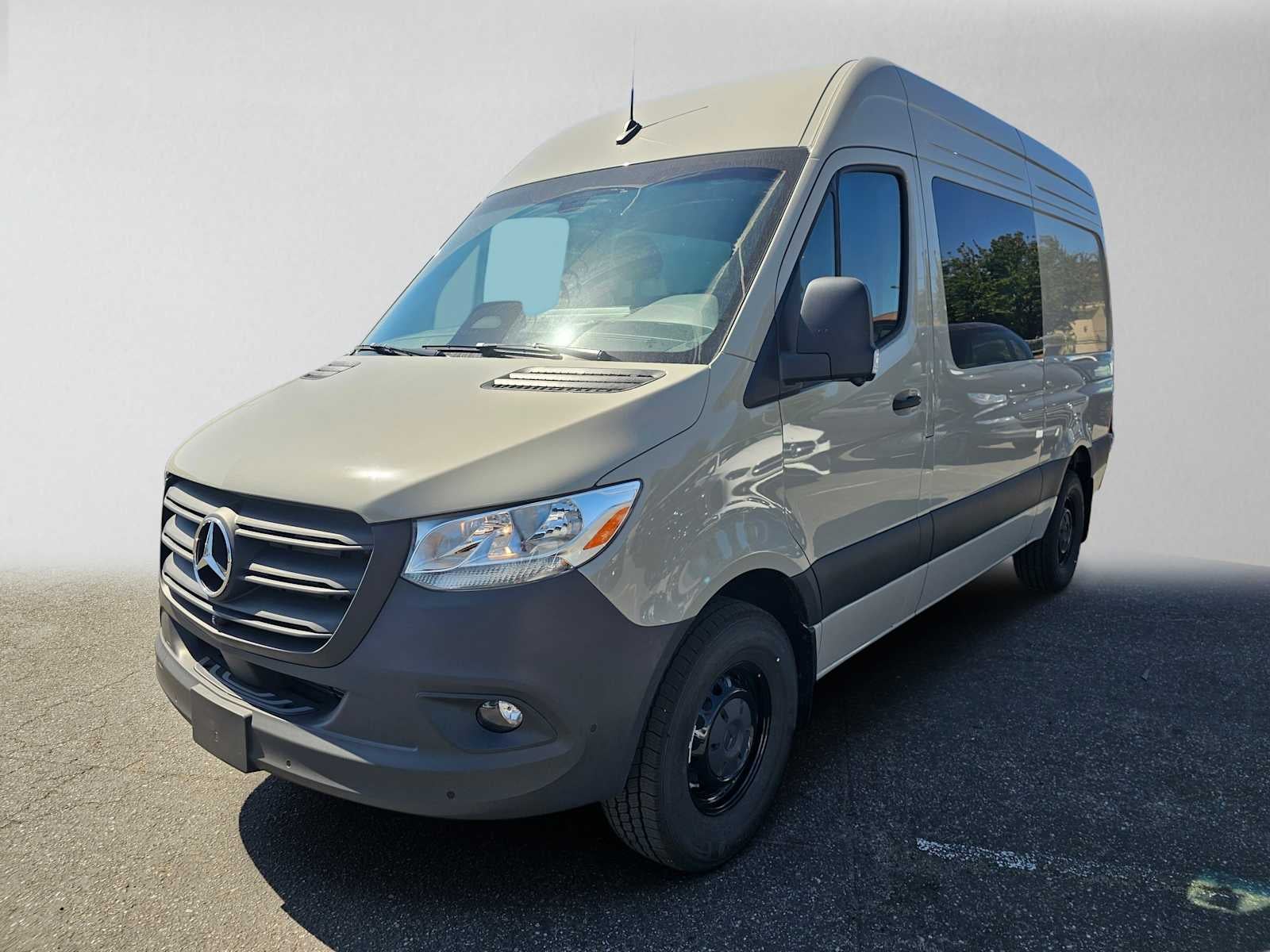 2026 Mercedes-Benz Sprinter Crew 2500 Standard Roof I4 Diesel 144 RWD